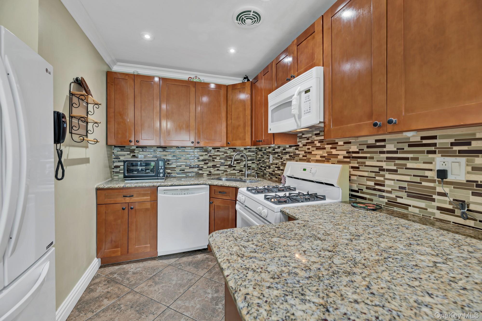 Single Family Clinton Avenue Bronx, NY 10457, MLS-1016881-5