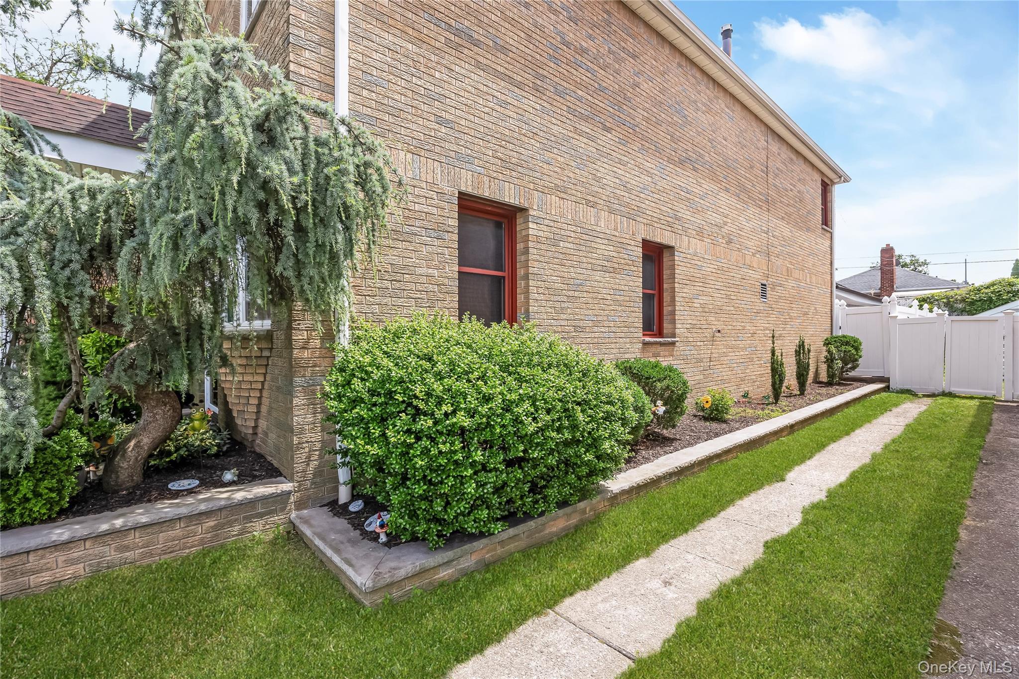 Single Family 24th Road Queens, NY 11357, MLS-1017011-27