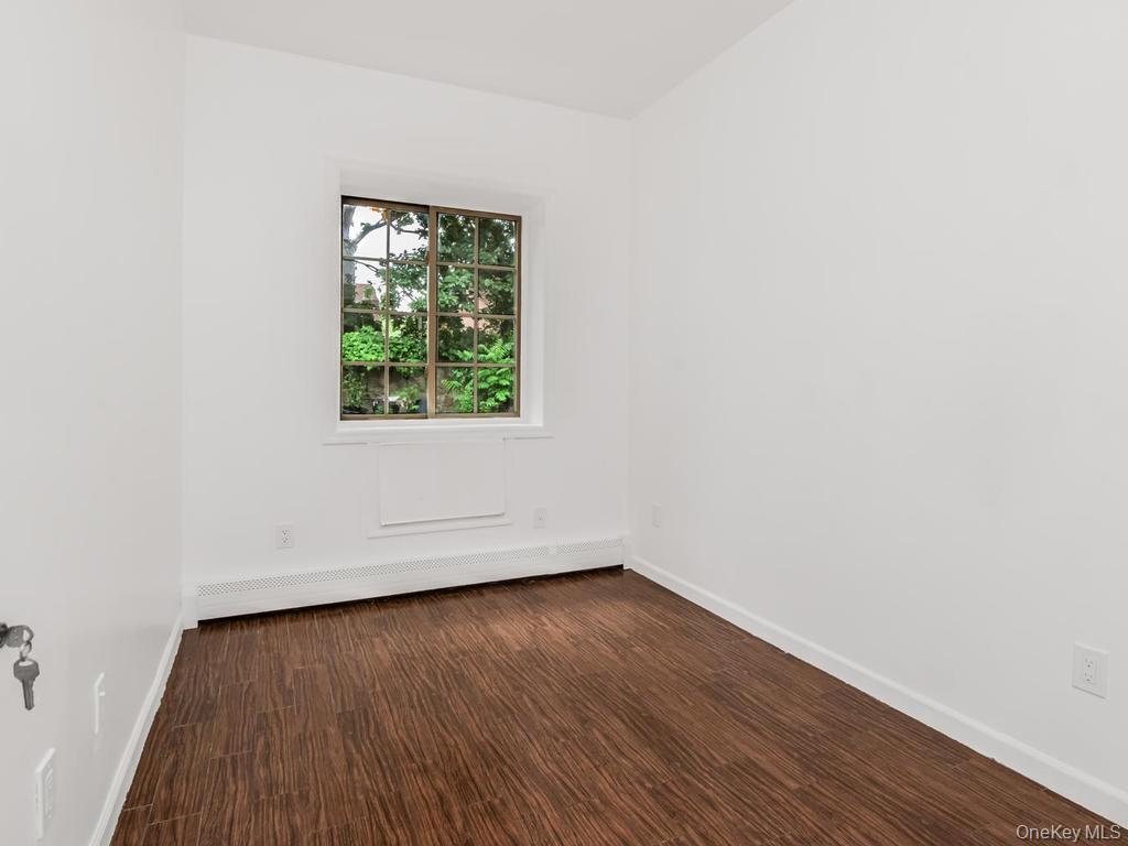 Single Family Secor Avenue Bronx, NY 10466, MLS-1017035-16
