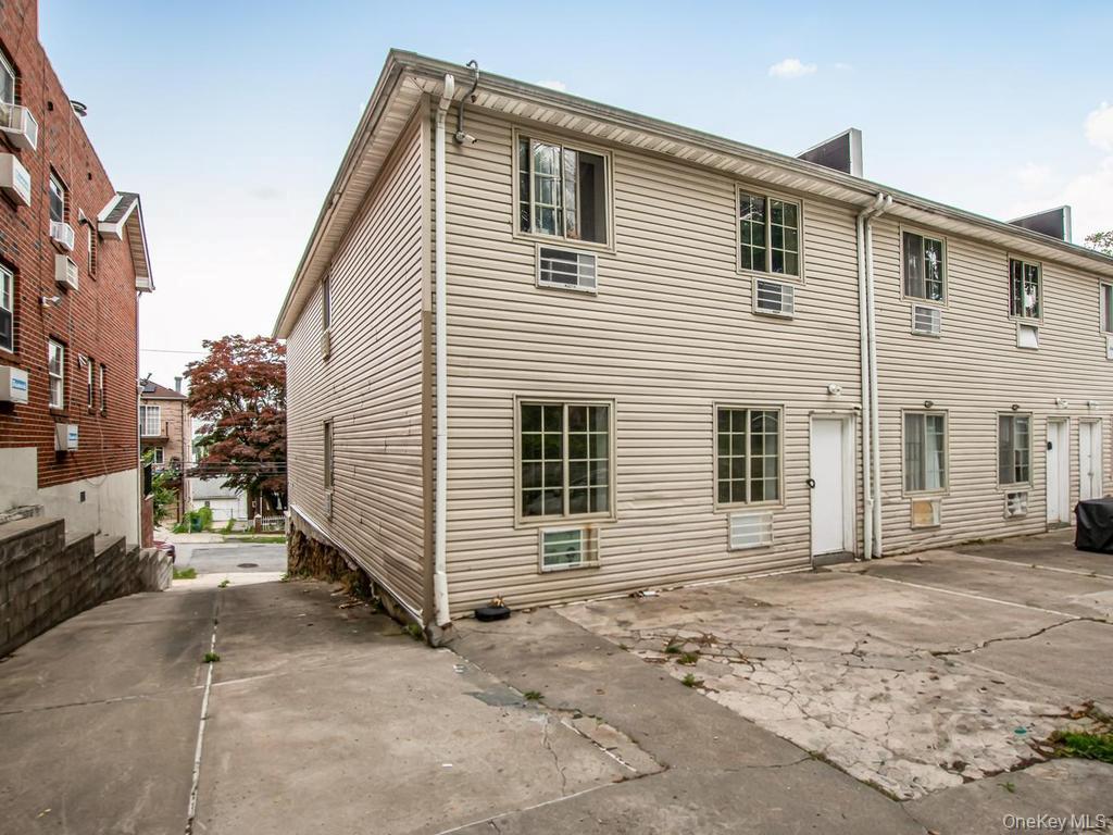 Single Family Secor Avenue  Bronx, NY 10466, MLS-1017035-18
