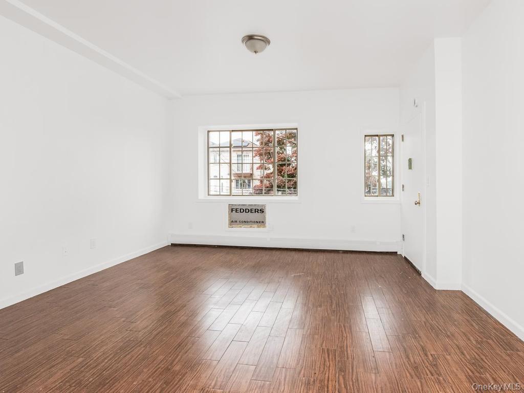 Single Family Secor Avenue Bronx, NY 10466, MLS-1017035-2