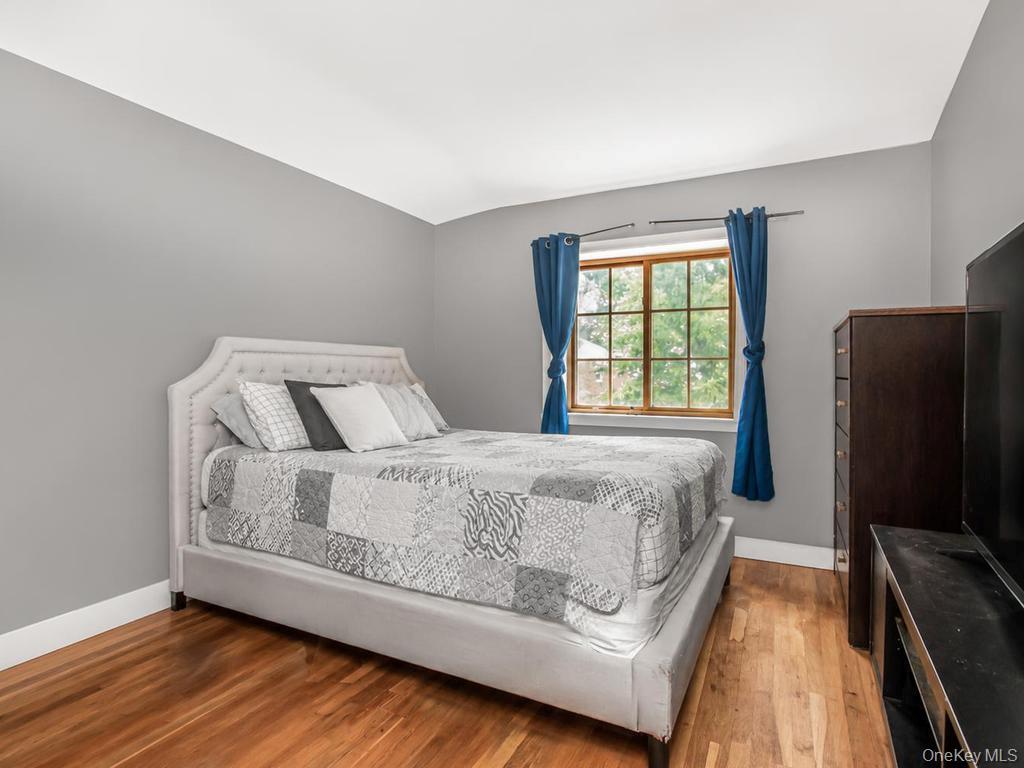 Single Family Secor Avenue Bronx, NY 10466, MLS-1017035-9
