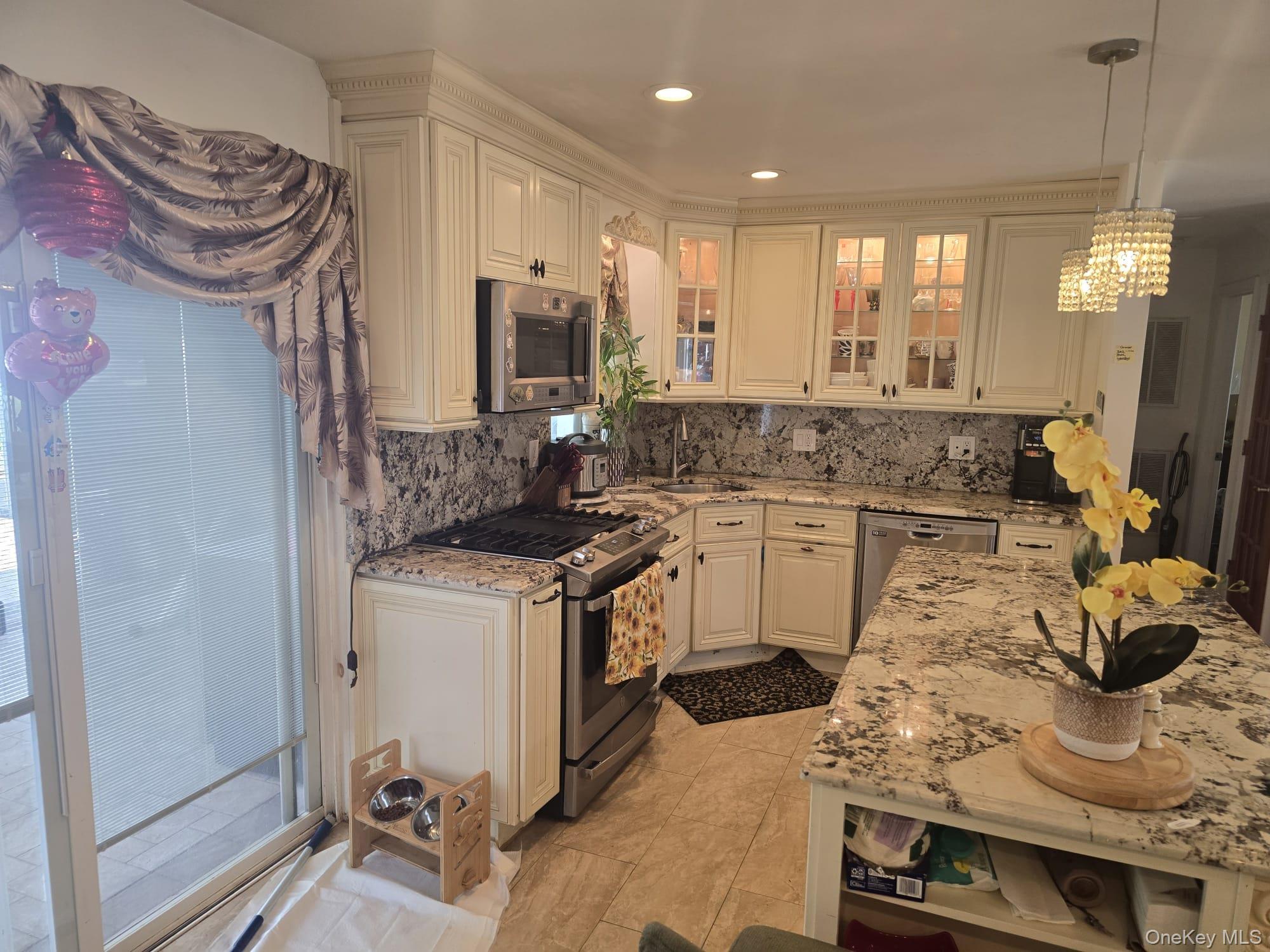 Single Family Oriole Avenue Nassau County, NY 11552, MLS-1017068-11