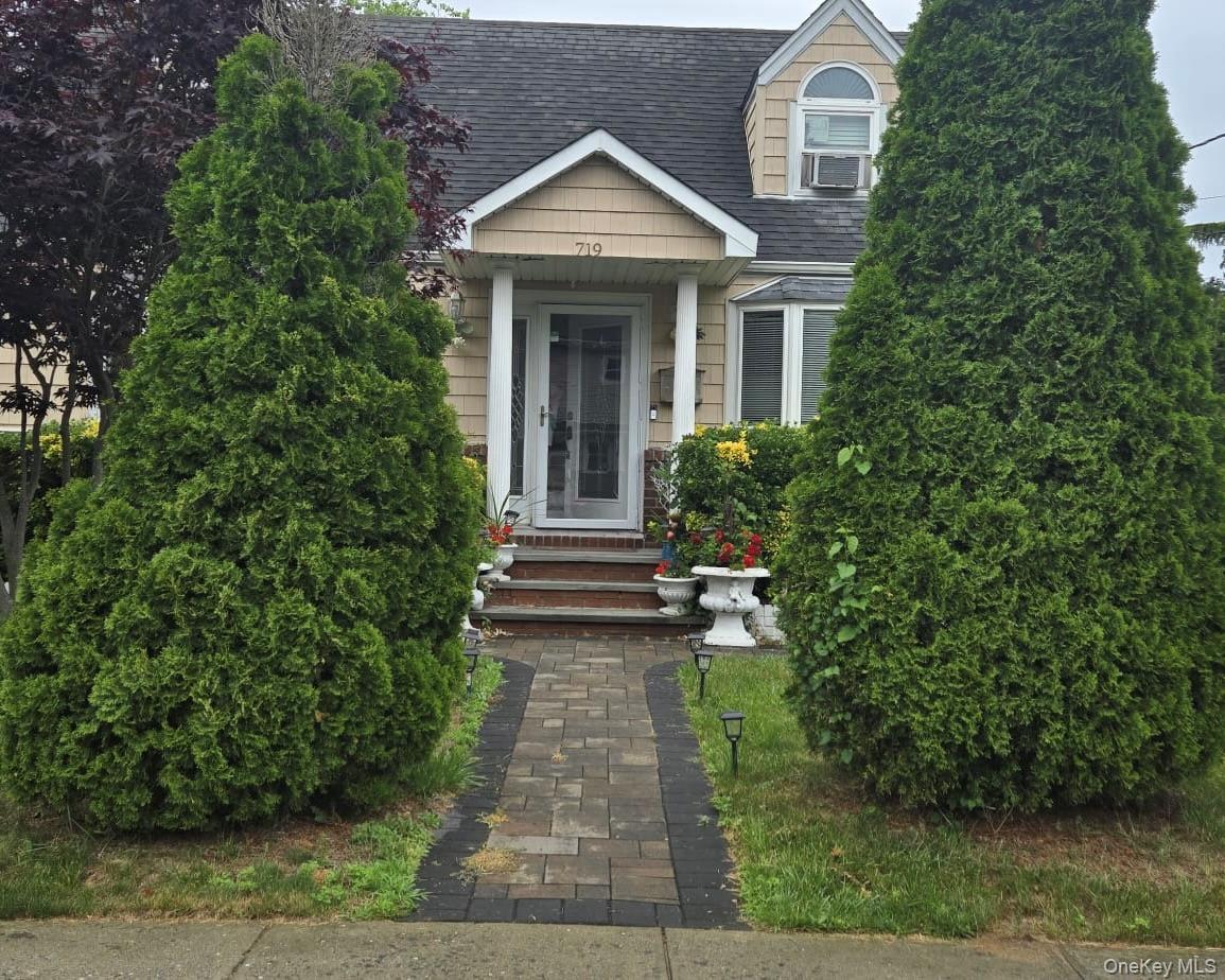 Single Family Oriole Avenue Nassau County, NY 11552, MLS-1017068-2