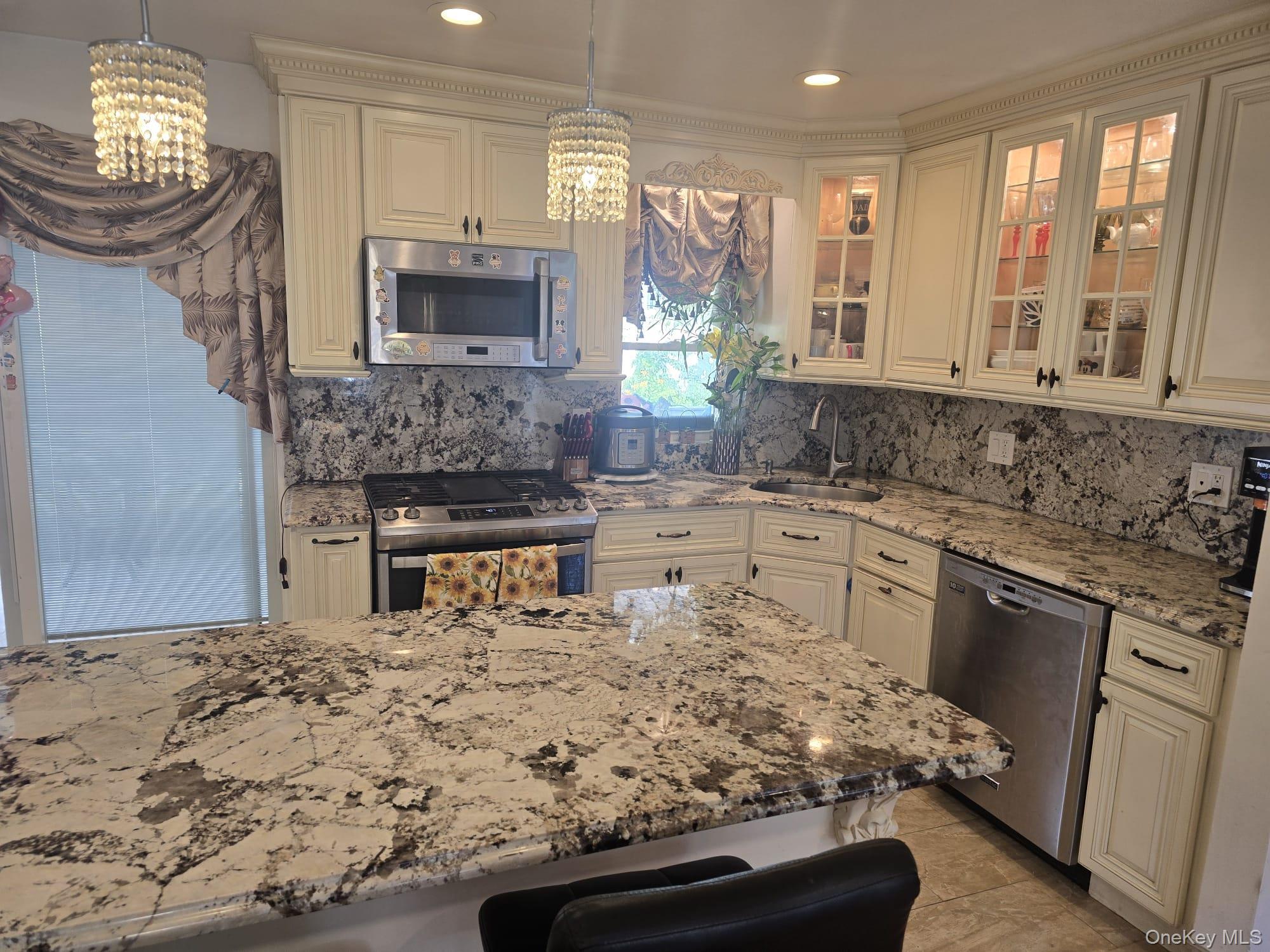 Single Family Oriole Avenue Nassau County, NY 11552, MLS-1017068-9