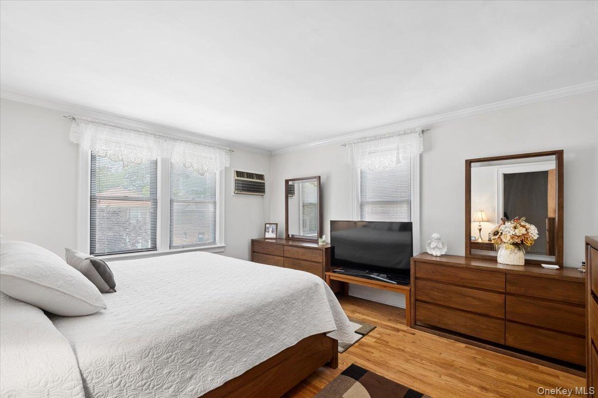 Single Family Rhinelander Avenue Bronx, NY 10461, MLS-1017099-15