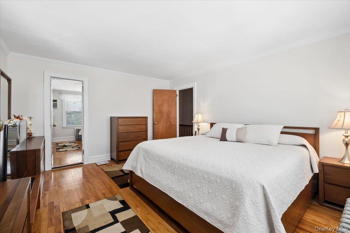 Single Family Rhinelander Avenue Bronx, NY 10461, MLS-1017099-17