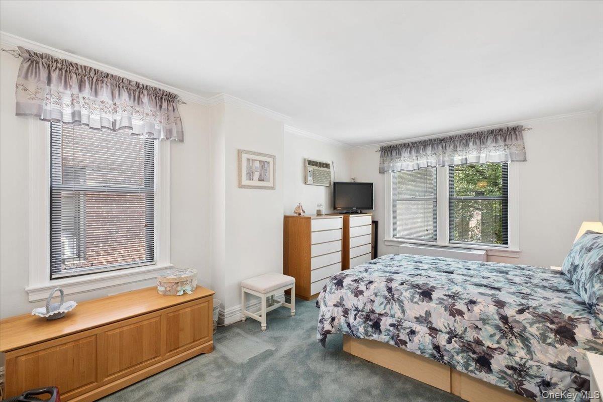 Single Family Rhinelander Avenue Bronx, NY 10461, MLS-1017099-18