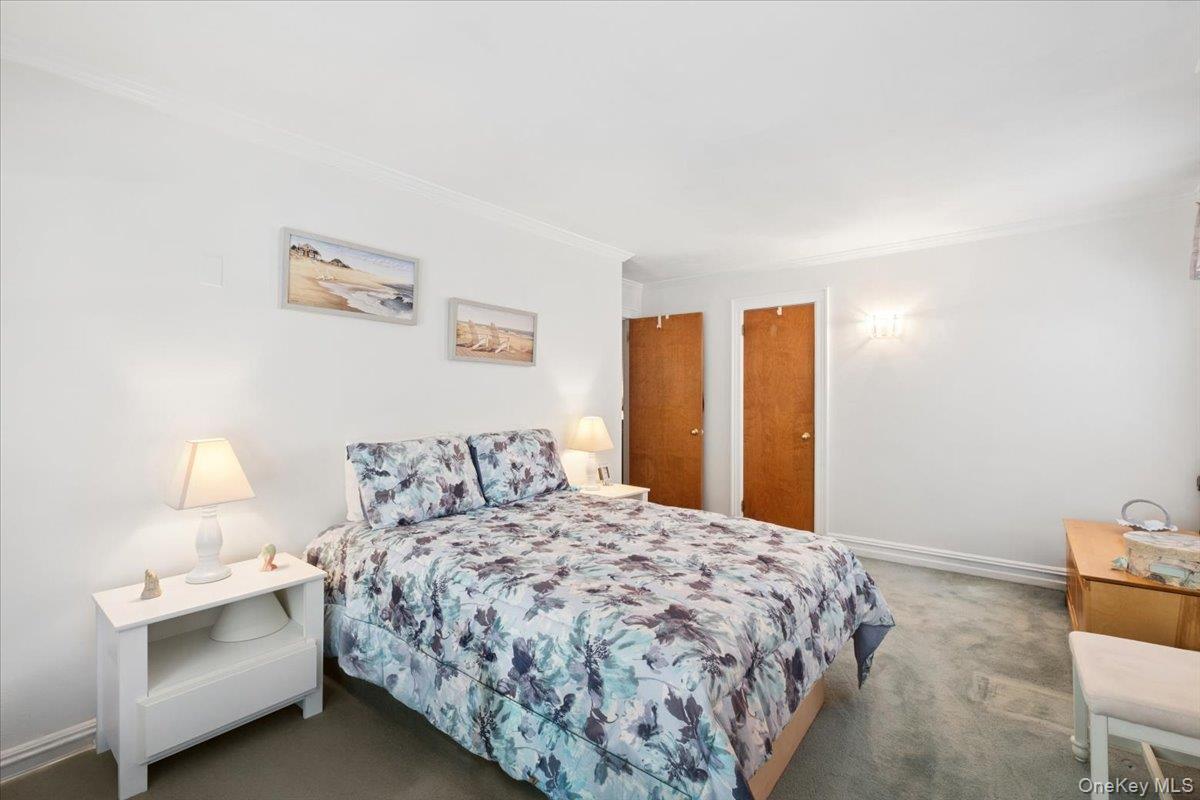 Single Family Rhinelander Avenue Bronx, NY 10461, MLS-1017099-20