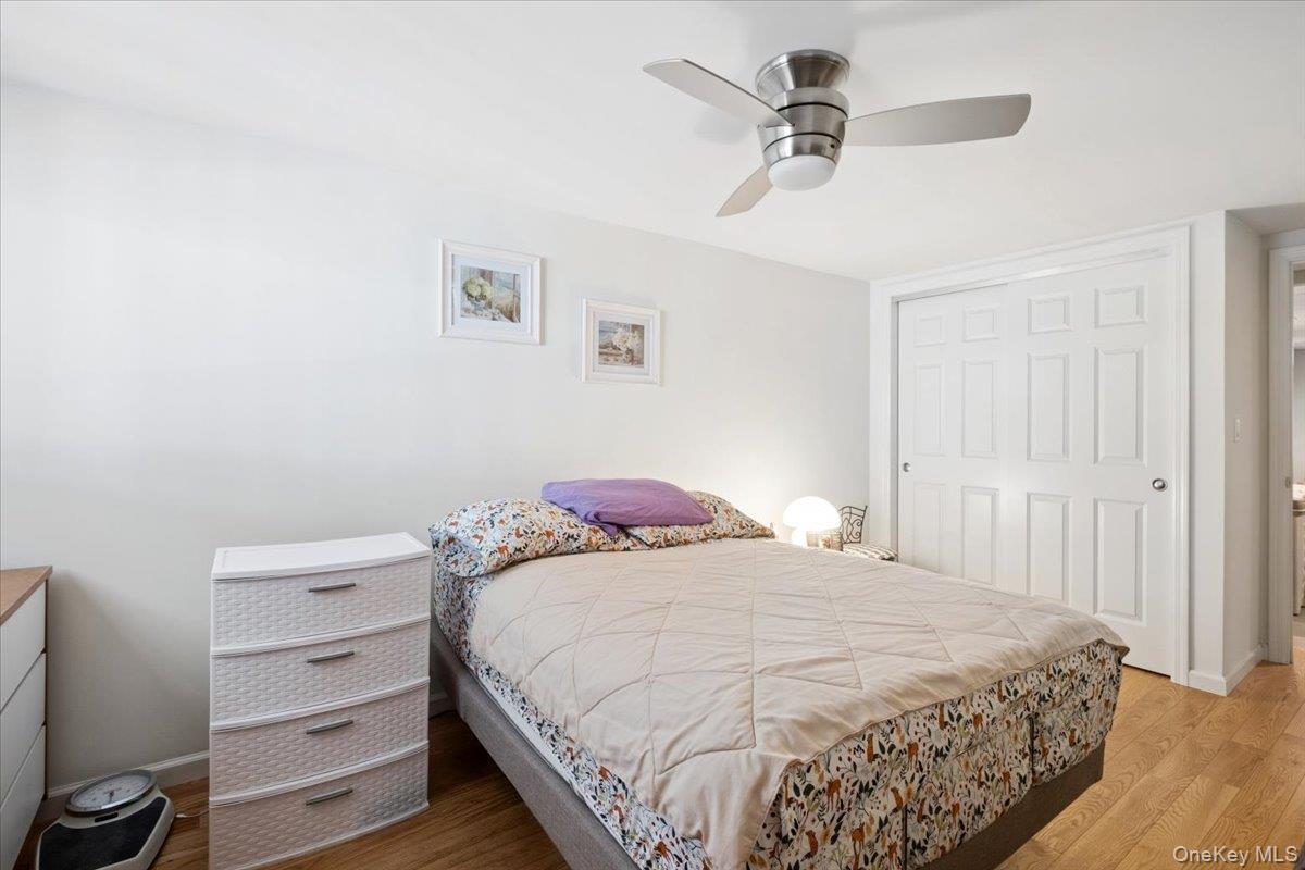 Single Family Rhinelander Avenue Bronx, NY 10461, MLS-1017099-29