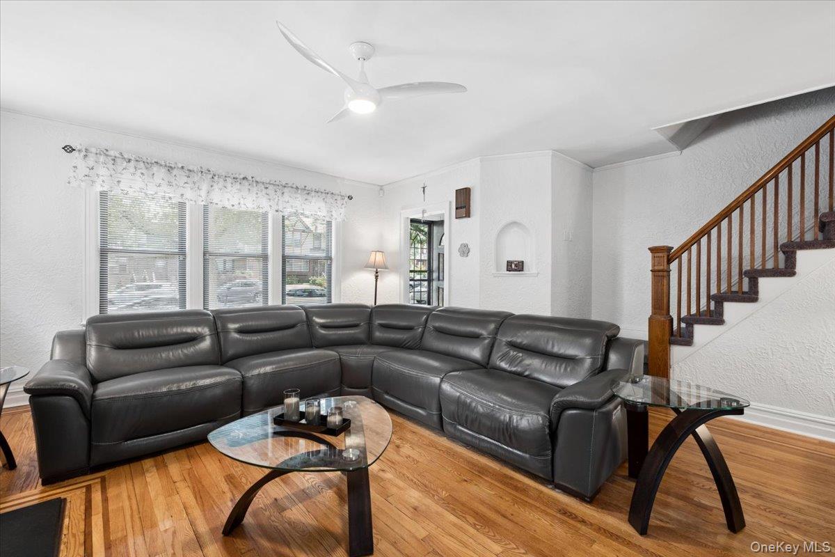 Single Family Rhinelander Avenue Bronx, NY 10461, MLS-1017099-3