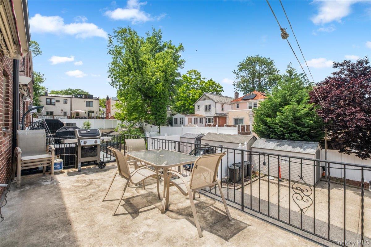 Single Family Rhinelander Avenue Bronx, NY 10461, MLS-1017099-33