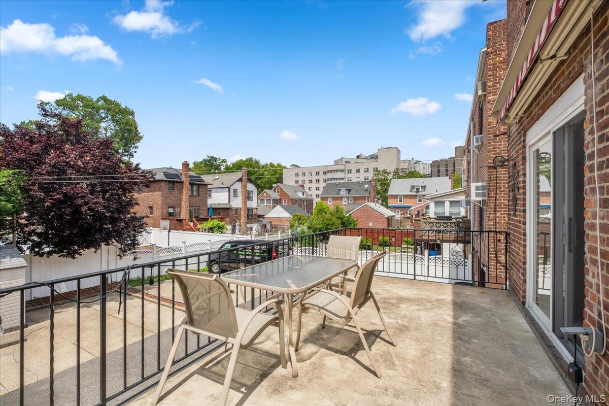 Single Family Rhinelander Avenue Bronx, NY 10461, MLS-1017099-34