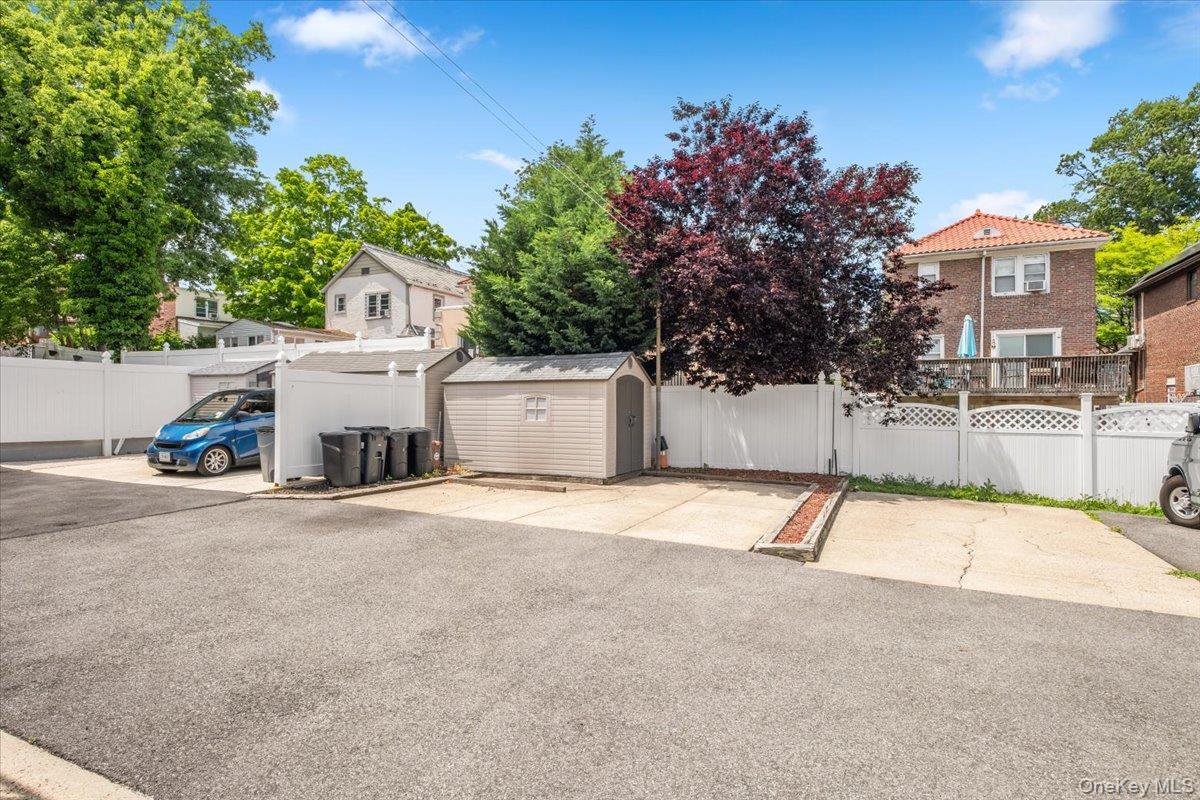 Single Family Rhinelander Avenue Bronx, NY 10461, MLS-1017099-37