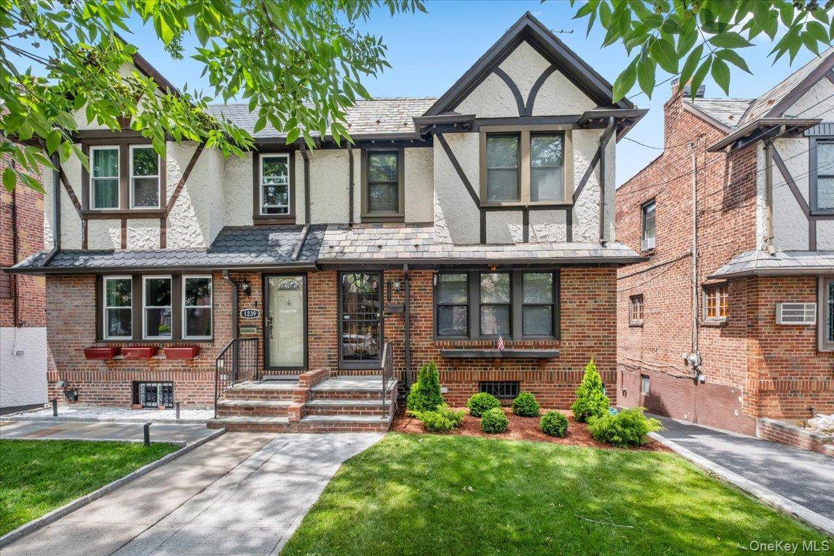 Single Family Rhinelander Avenue Bronx, NY 10461, MLS-1017099-38