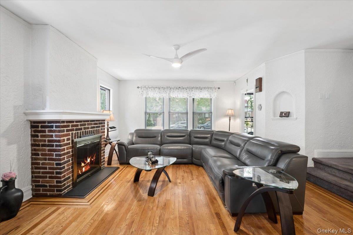 Single Family Rhinelander Avenue Bronx, NY 10461, MLS-1017099-4