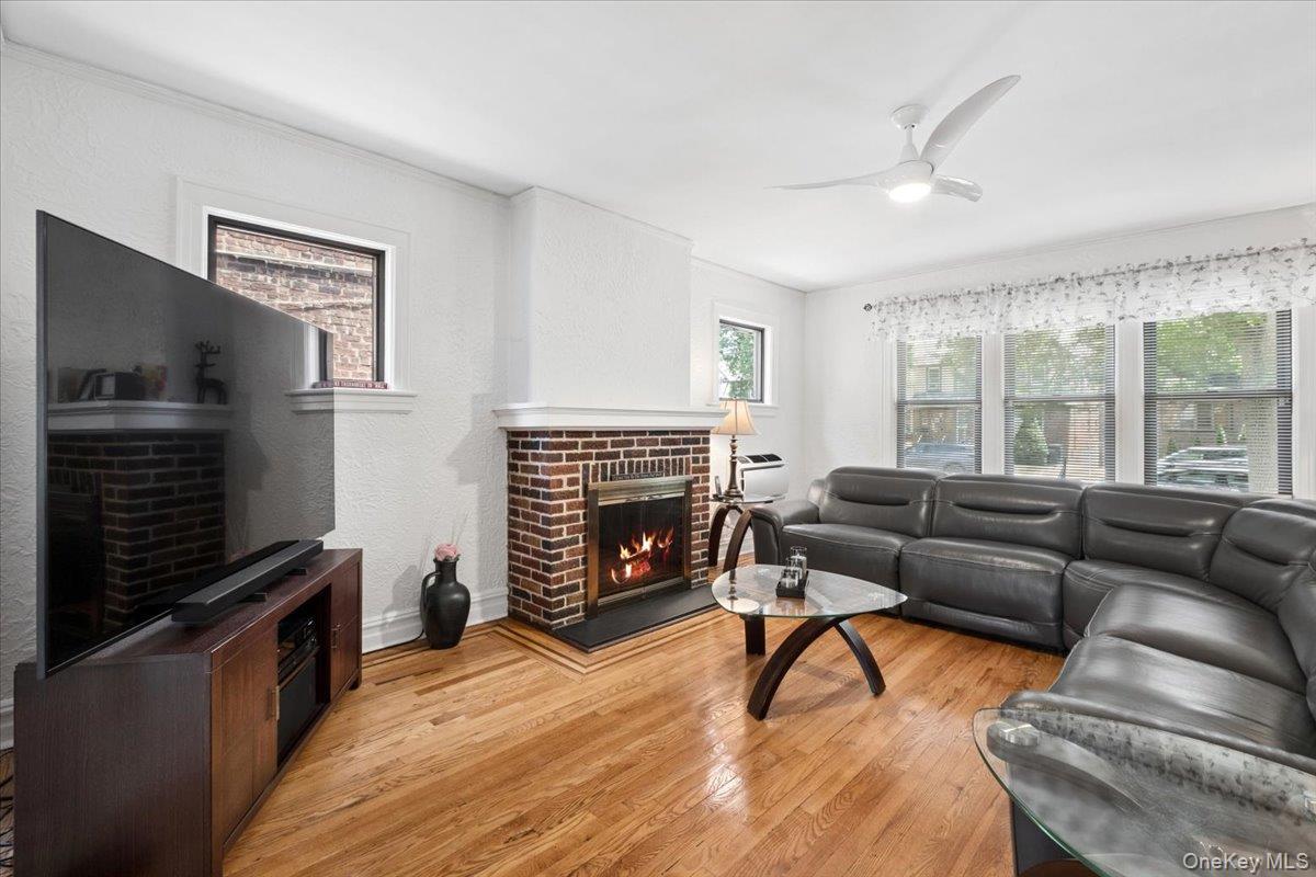 Single Family Rhinelander Avenue Bronx, NY 10461, MLS-1017099-5