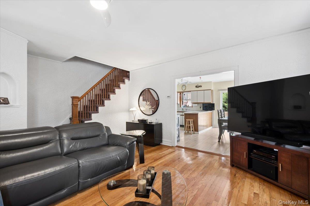 Single Family Rhinelander Avenue Bronx, NY 10461, MLS-1017099-6