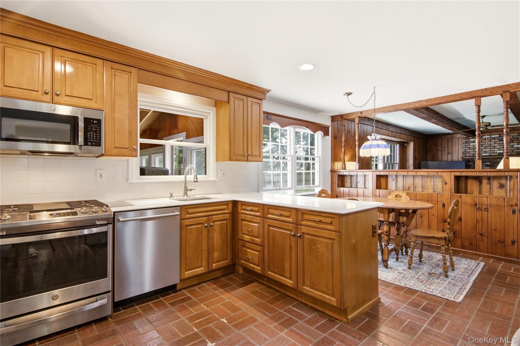 Single Family Farmington Court  Suffolk County, NY 11746, MLS-1017115-12