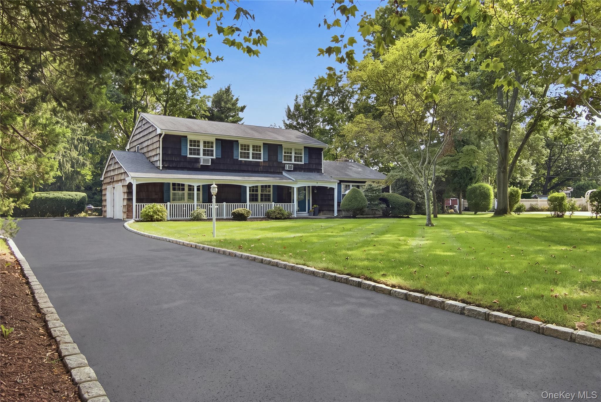 Single Family Farmington Court  Suffolk County, NY 11746, MLS-1017115-2