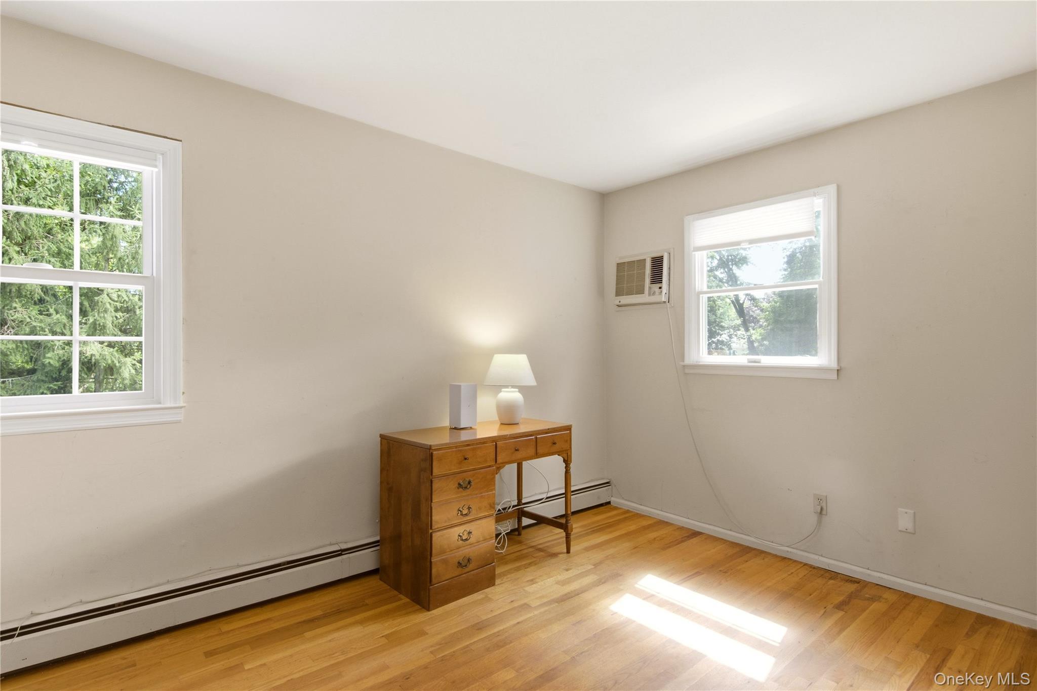 Single Family Farmington Court  Suffolk County, NY 11746, MLS-1017115-25