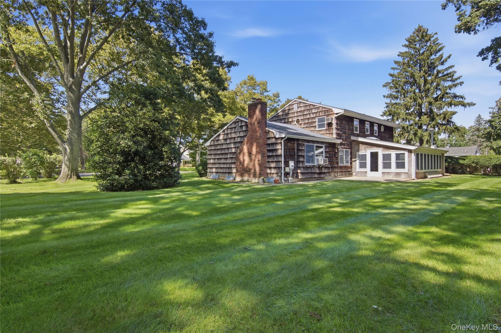 Single Family Farmington Court  Suffolk County, NY 11746, MLS-1017115-28