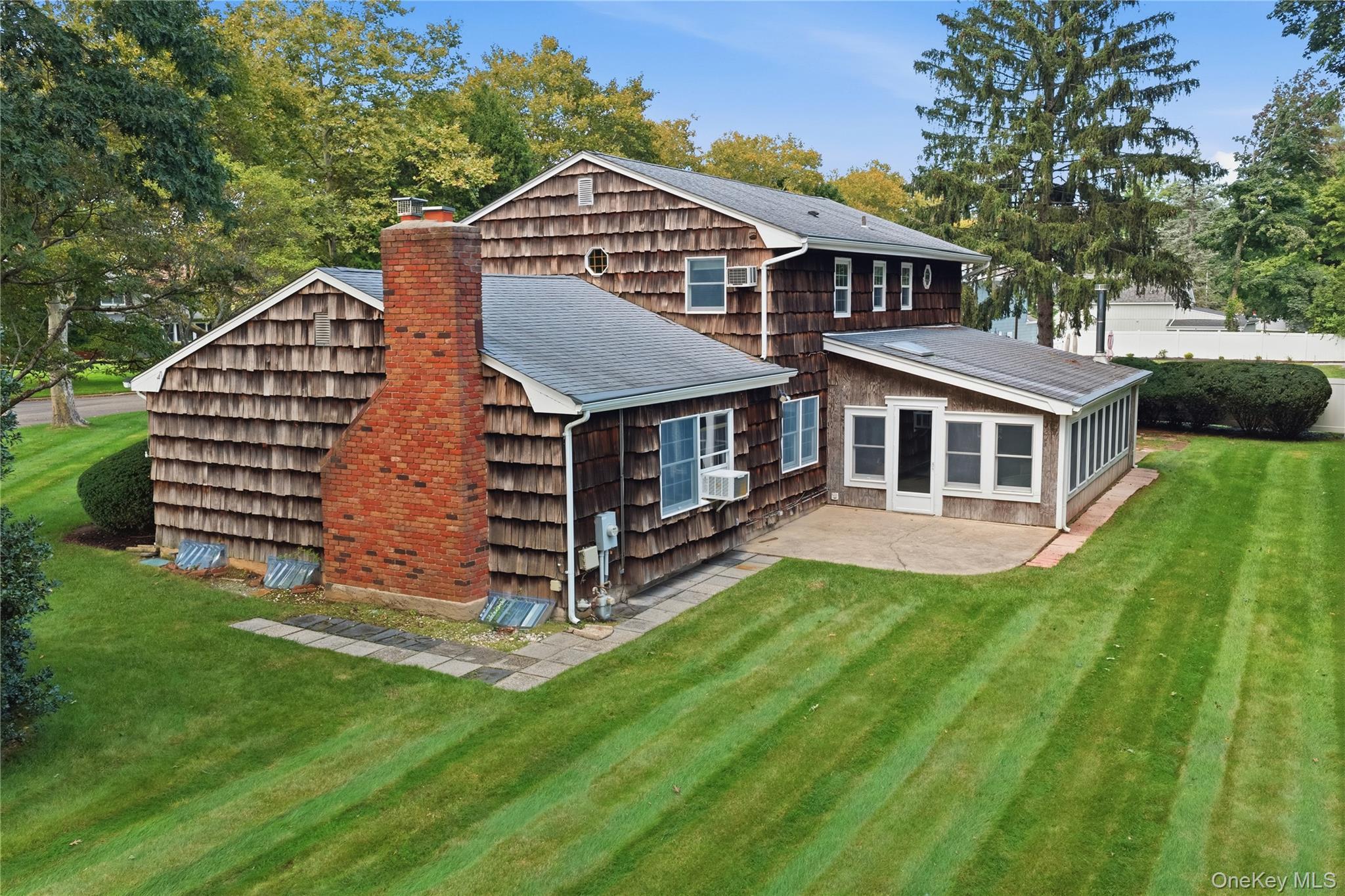 Single Family Farmington Court  Suffolk County, NY 11746, MLS-1017115-29