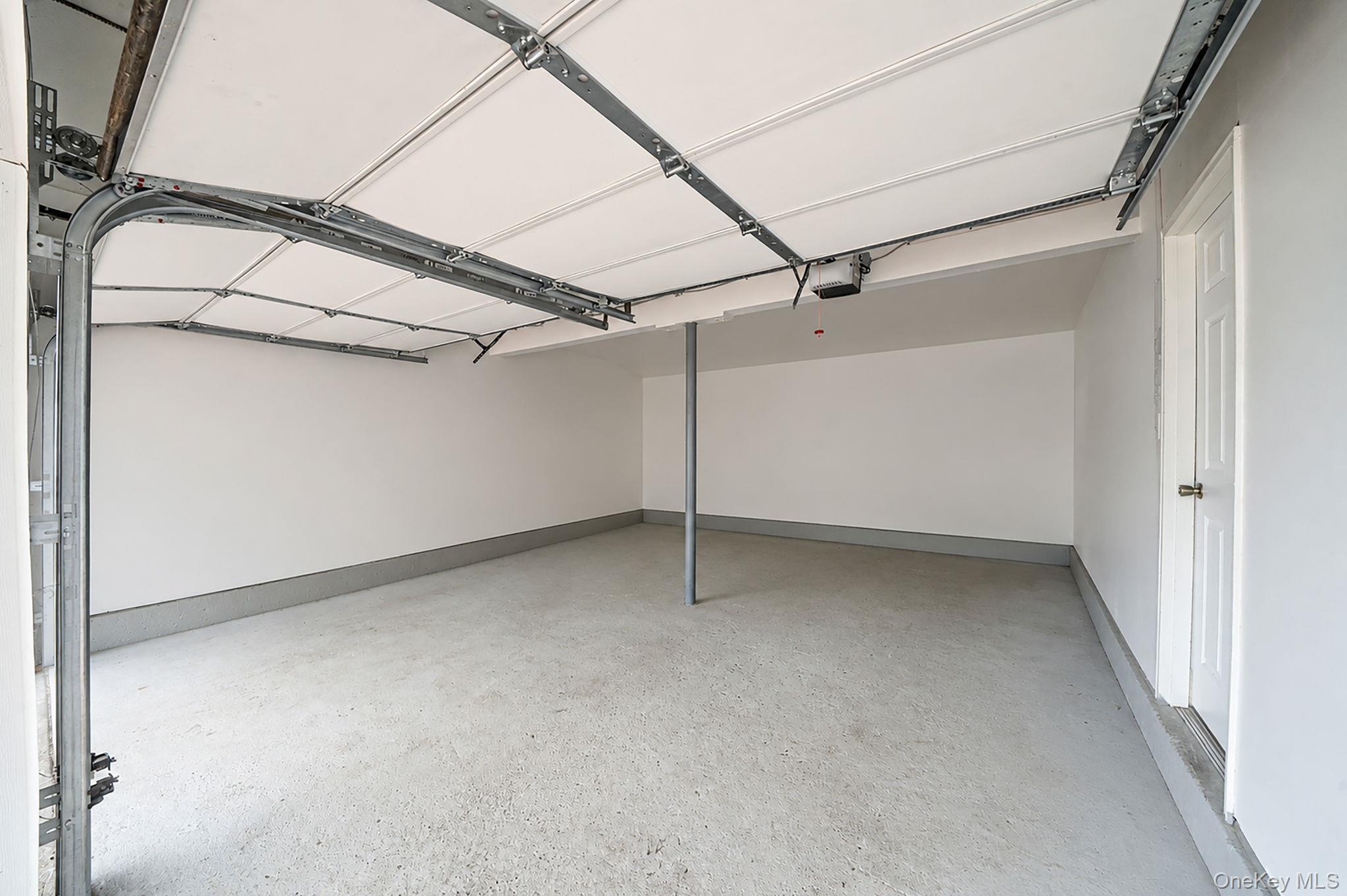 Single Family Essex Drive  Suffolk County, NY 11727, MLS-1017131-36