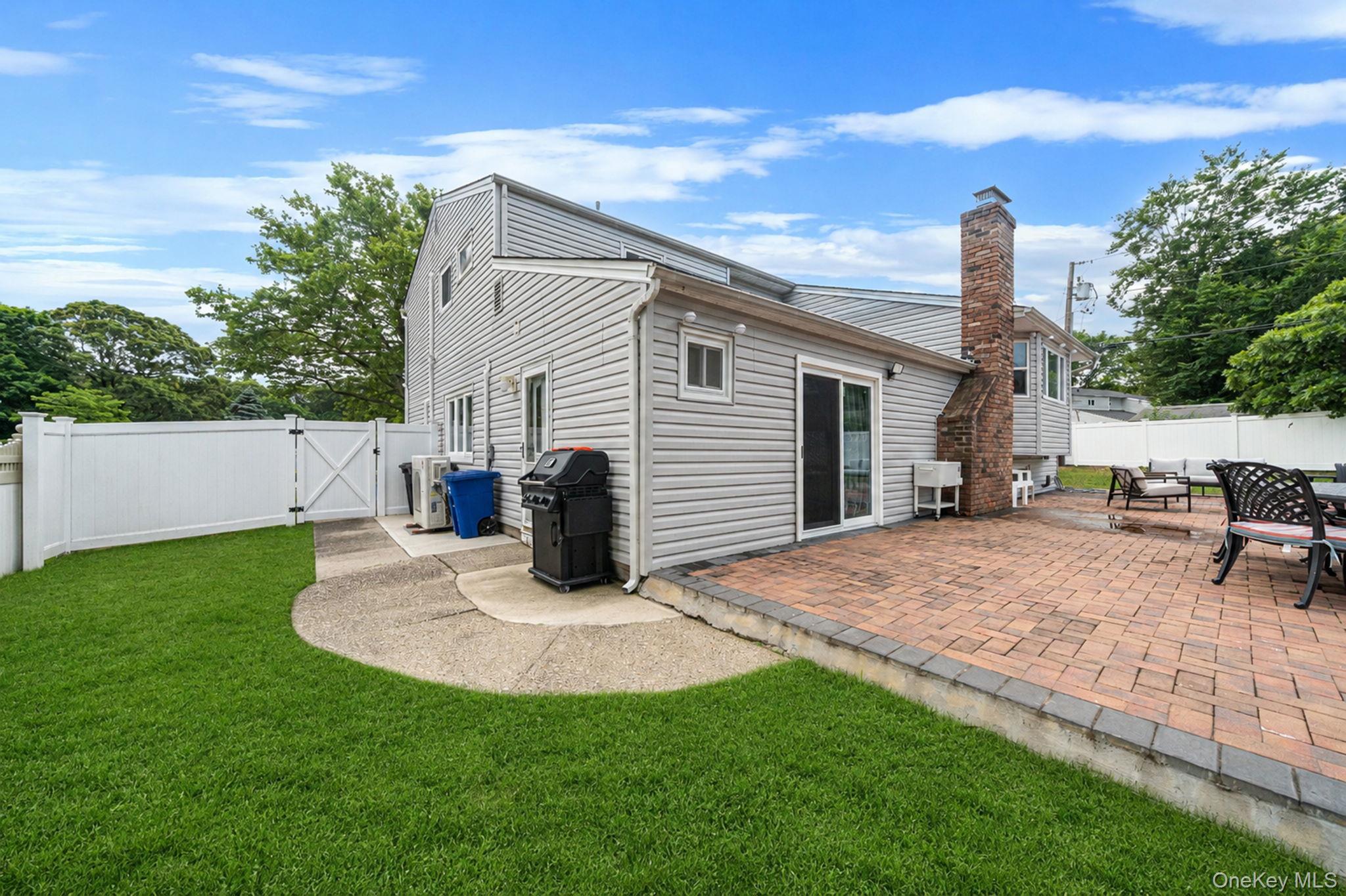 Single Family Essex Drive Suffolk County, NY 11727, MLS-1017131-6