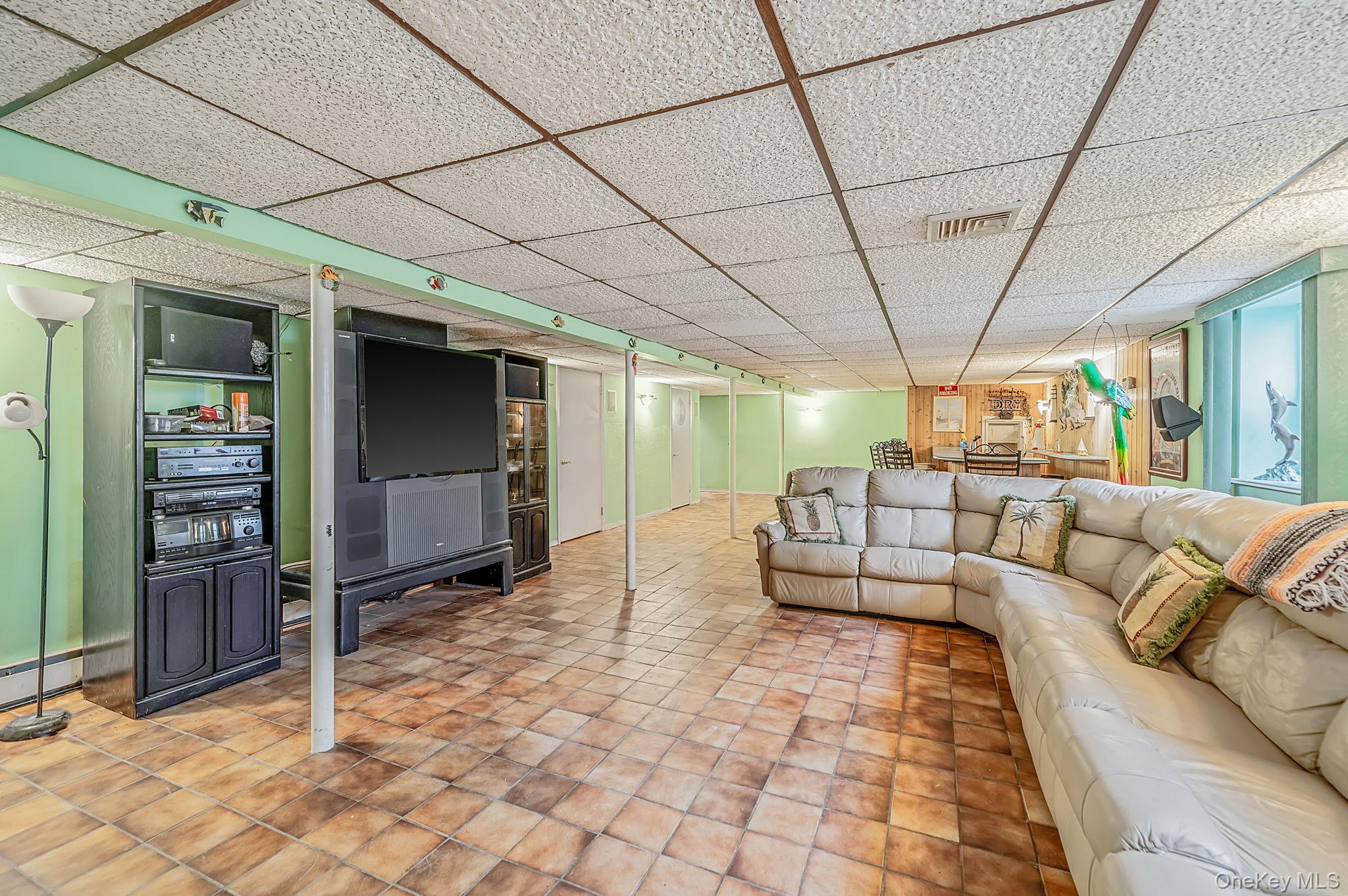 Single Family River Road Suffolk County, NY 11967, MLS-1017197-24