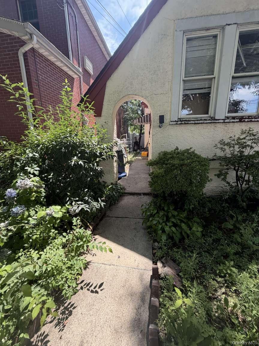 Single Family 78th Avenue  Queens, NY 11366, MLS-1017265-2