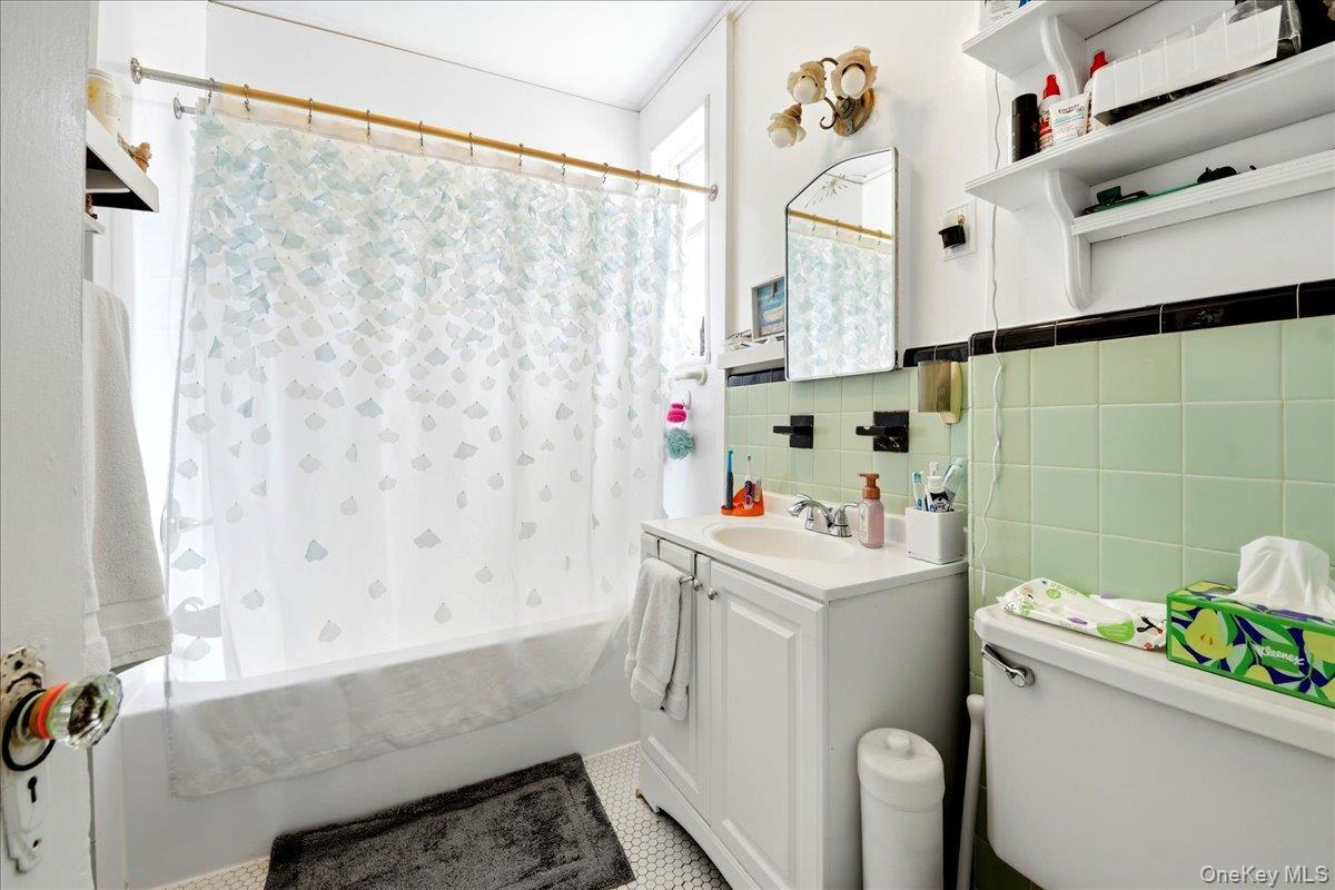 Single Family Coddington Avenue Bronx, NY 10461, MLS-1017273-19