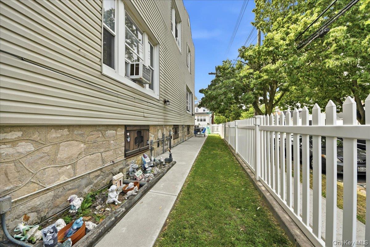 Single Family Coddington Avenue Bronx, NY 10461, MLS-1017273-20