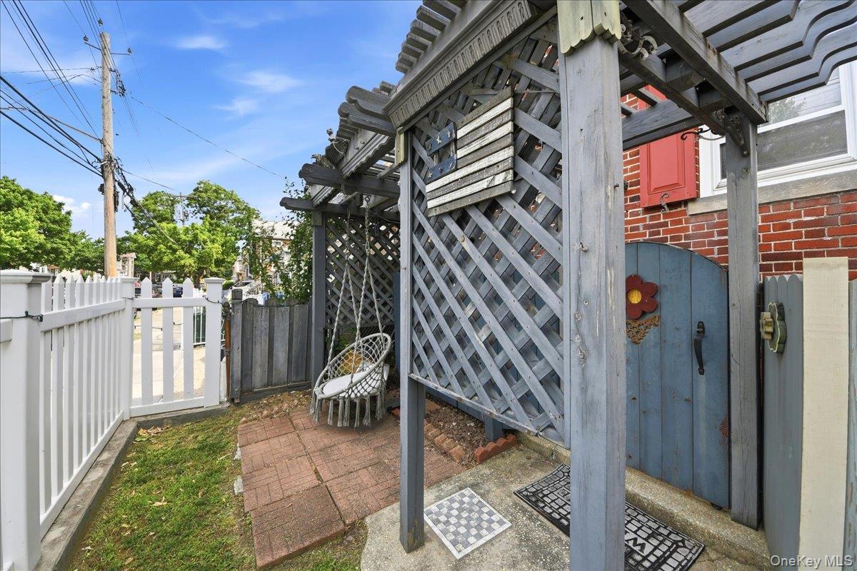 Single Family Coddington Avenue  Bronx, NY 10461, MLS-1017273-23