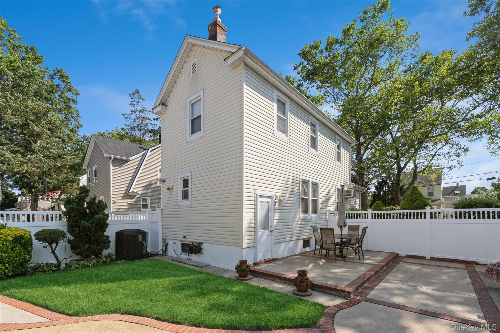 Single Family Devon Street  Nassau County, NY 11563, MLS-1017315-28