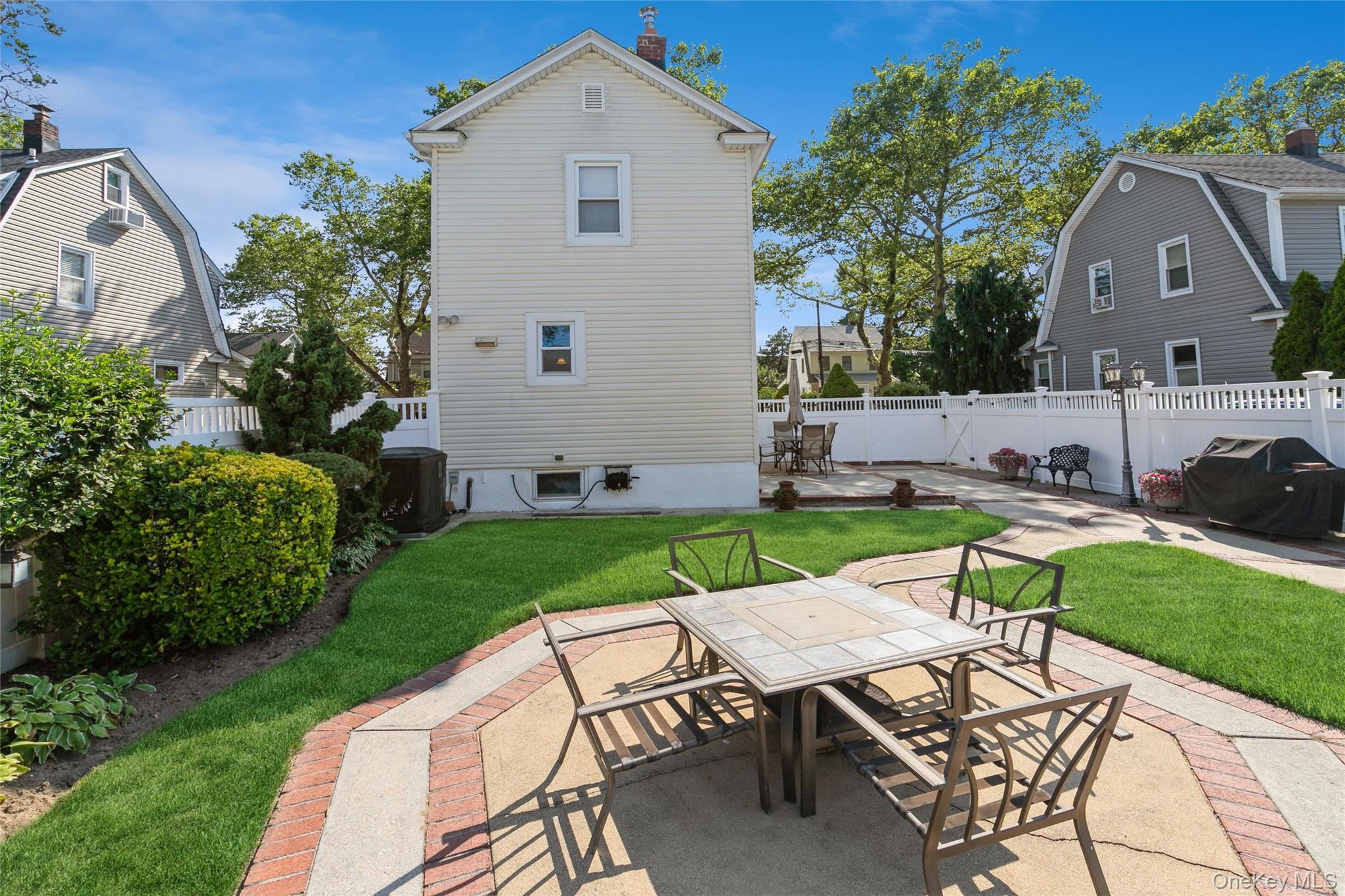 Single Family Devon Street  Nassau County, NY 11563, MLS-1017315-29