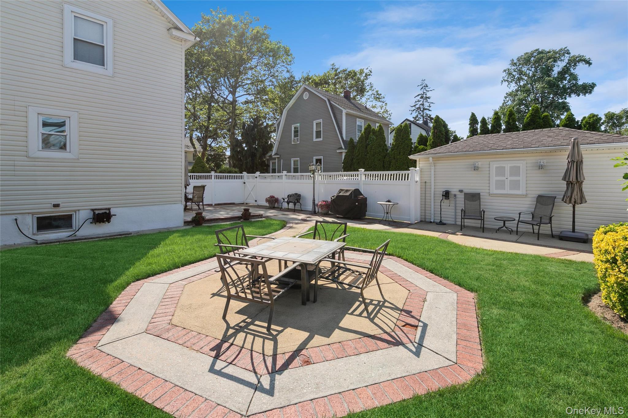 Single Family Devon Street  Nassau County, NY 11563, MLS-1017315-30