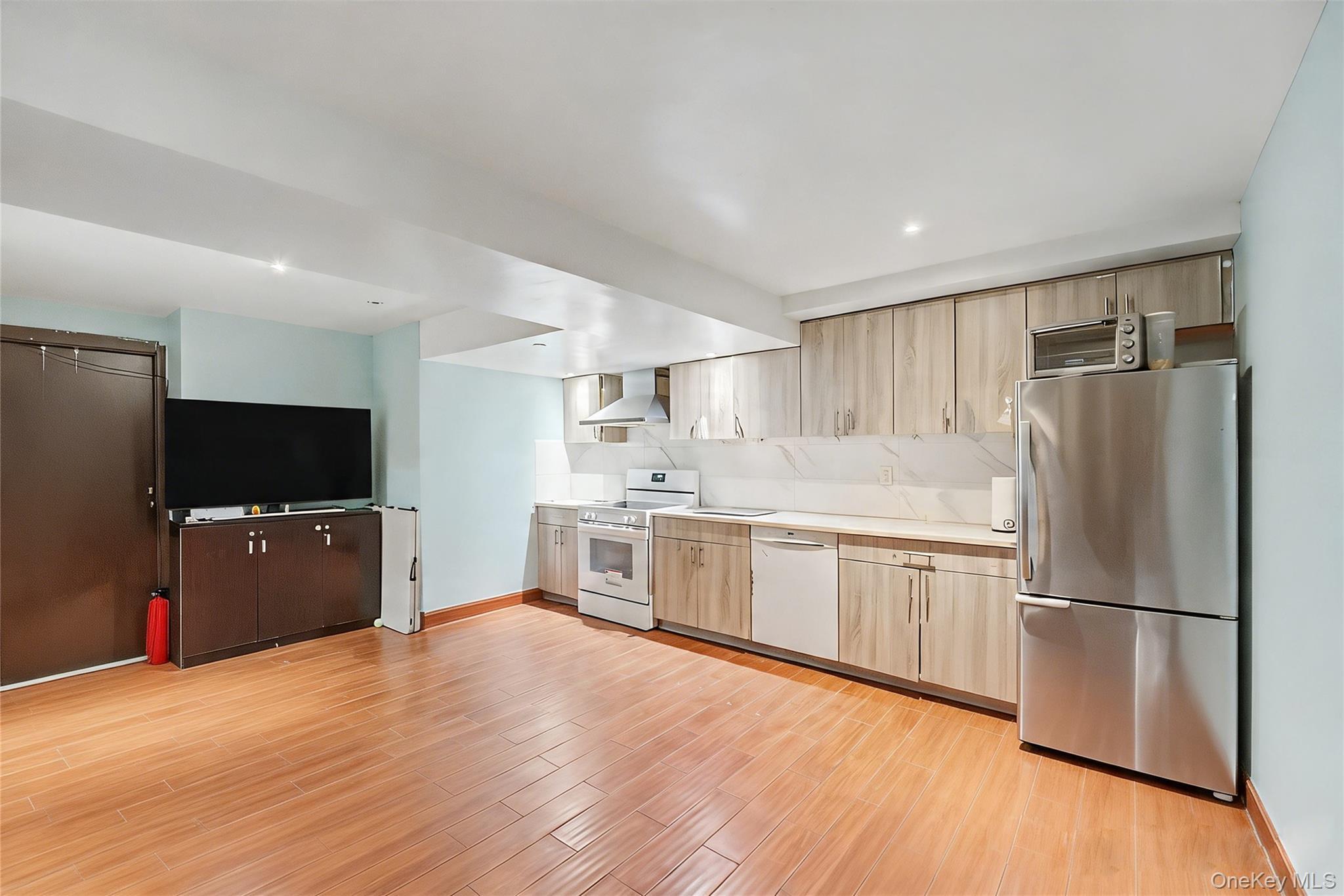 Single Family 27th Avenue  Queens, NY 11102, MLS-1017335-23