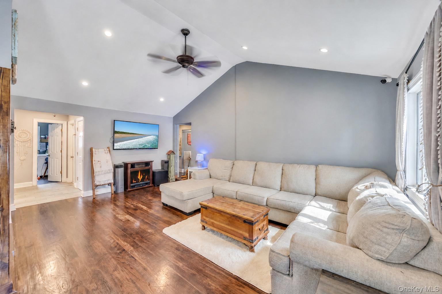 Single Family Dahlia Drive Suffolk County, NY 11951, MLS-1017368-2