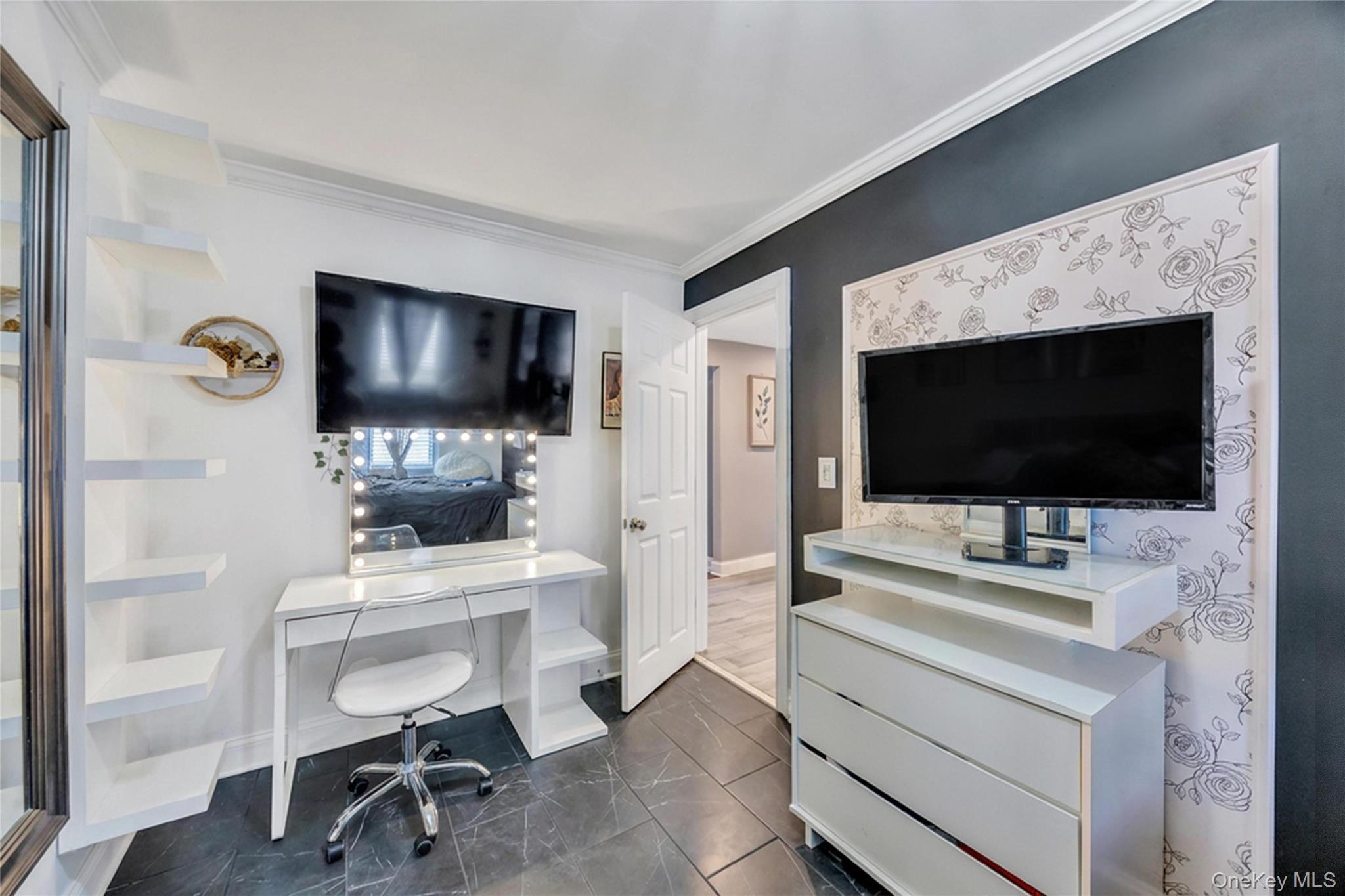 Single Family Dahlia Drive Suffolk County, NY 11951, MLS-1017368-22