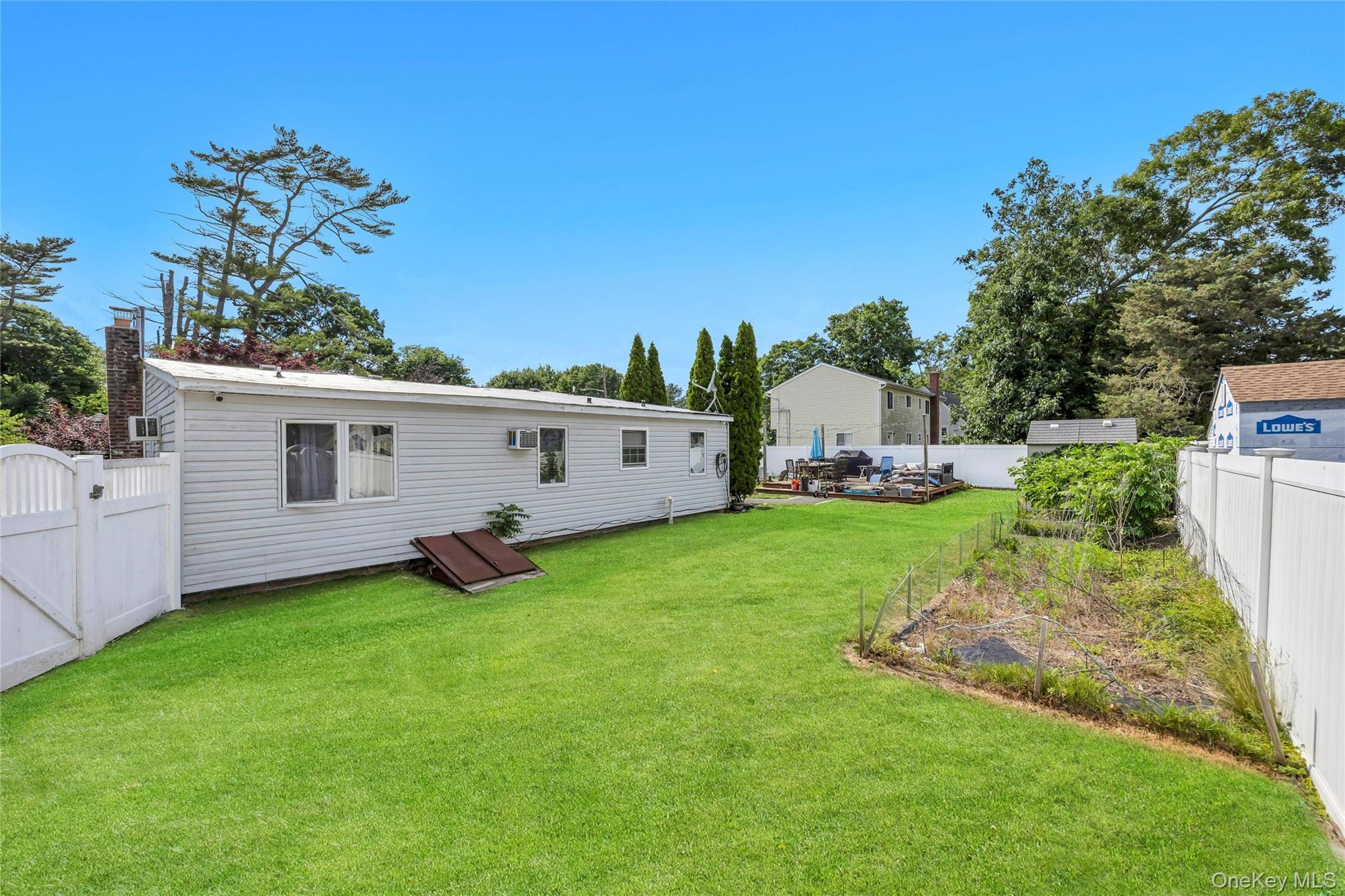 Single Family Dahlia Drive Suffolk County, NY 11951, MLS-1017368-32
