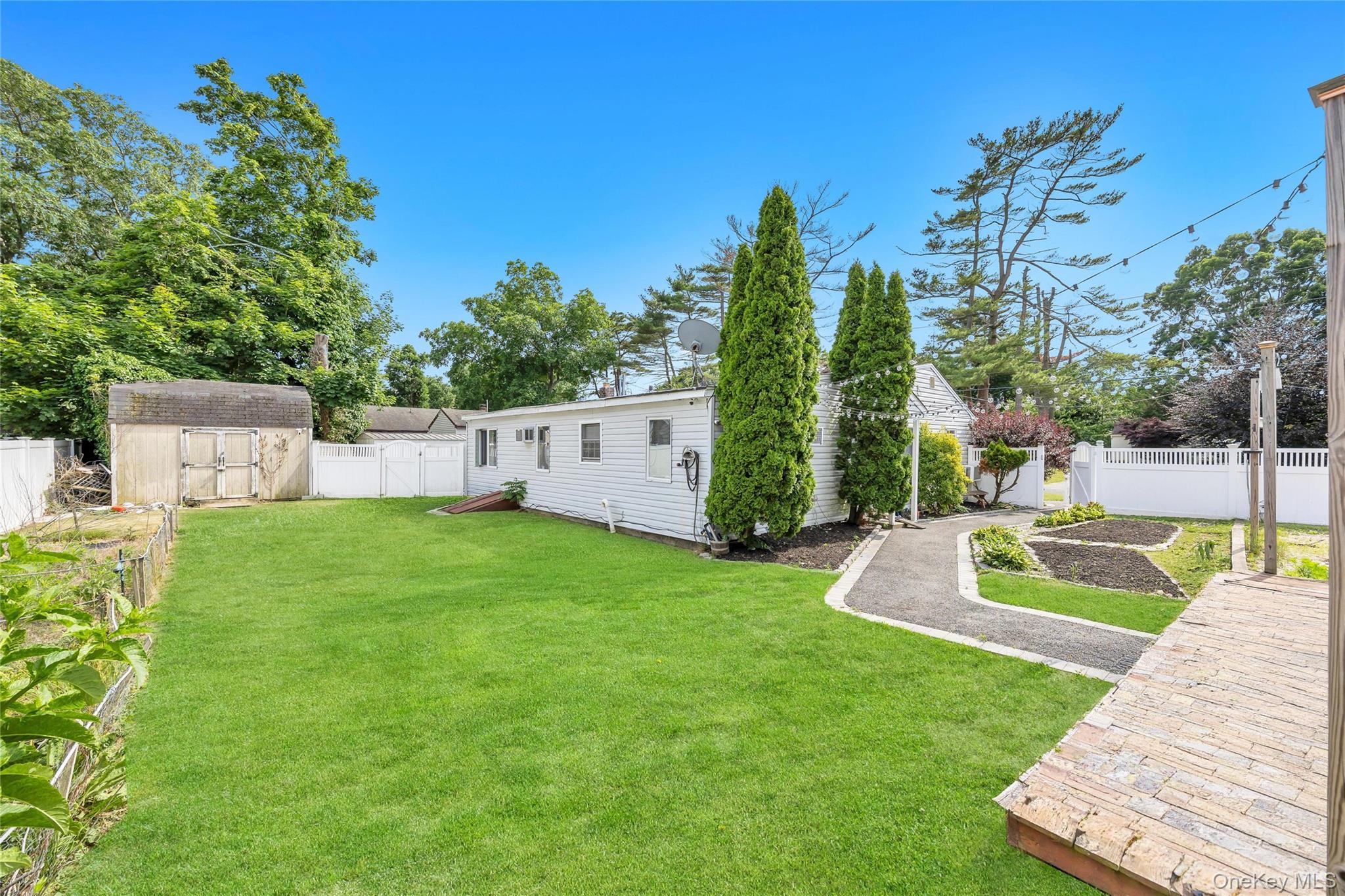 Single Family Dahlia Drive Suffolk County, NY 11951, MLS-1017368-34
