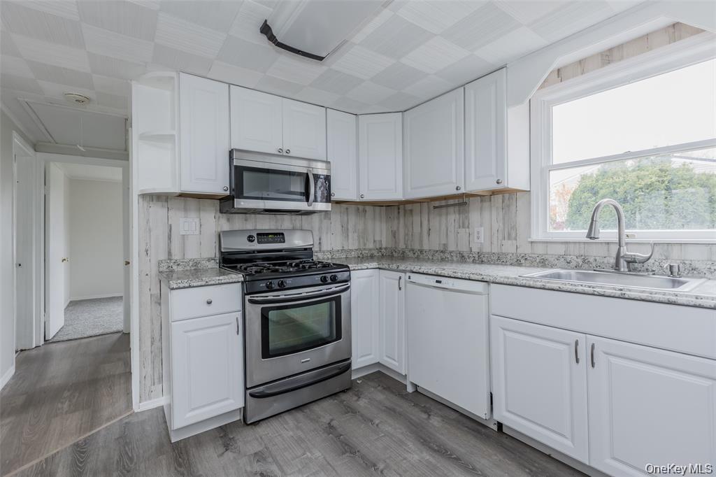 Single Family Wendy Drive  Suffolk County, NY 11742, MLS-1017408-5