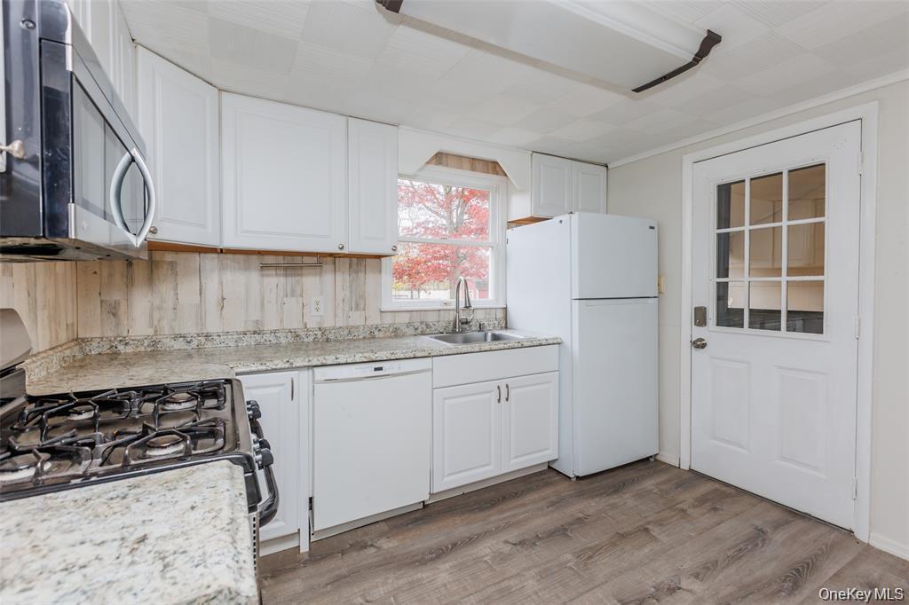 Single Family Wendy Drive  Suffolk County, NY 11742, MLS-1017408-6