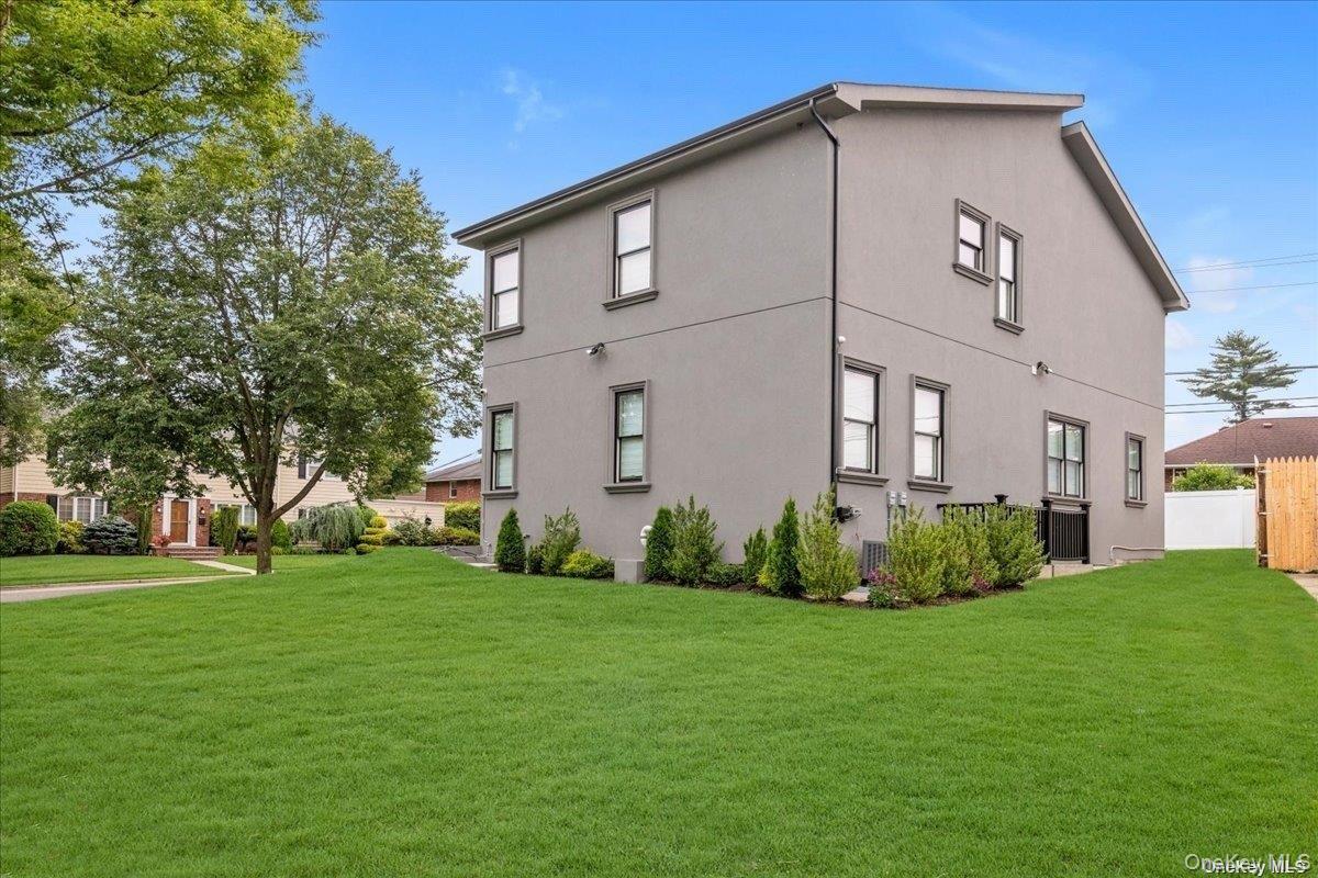 Single Family Kate Drive Nassau County, NY 11040, MLS-1017445-31