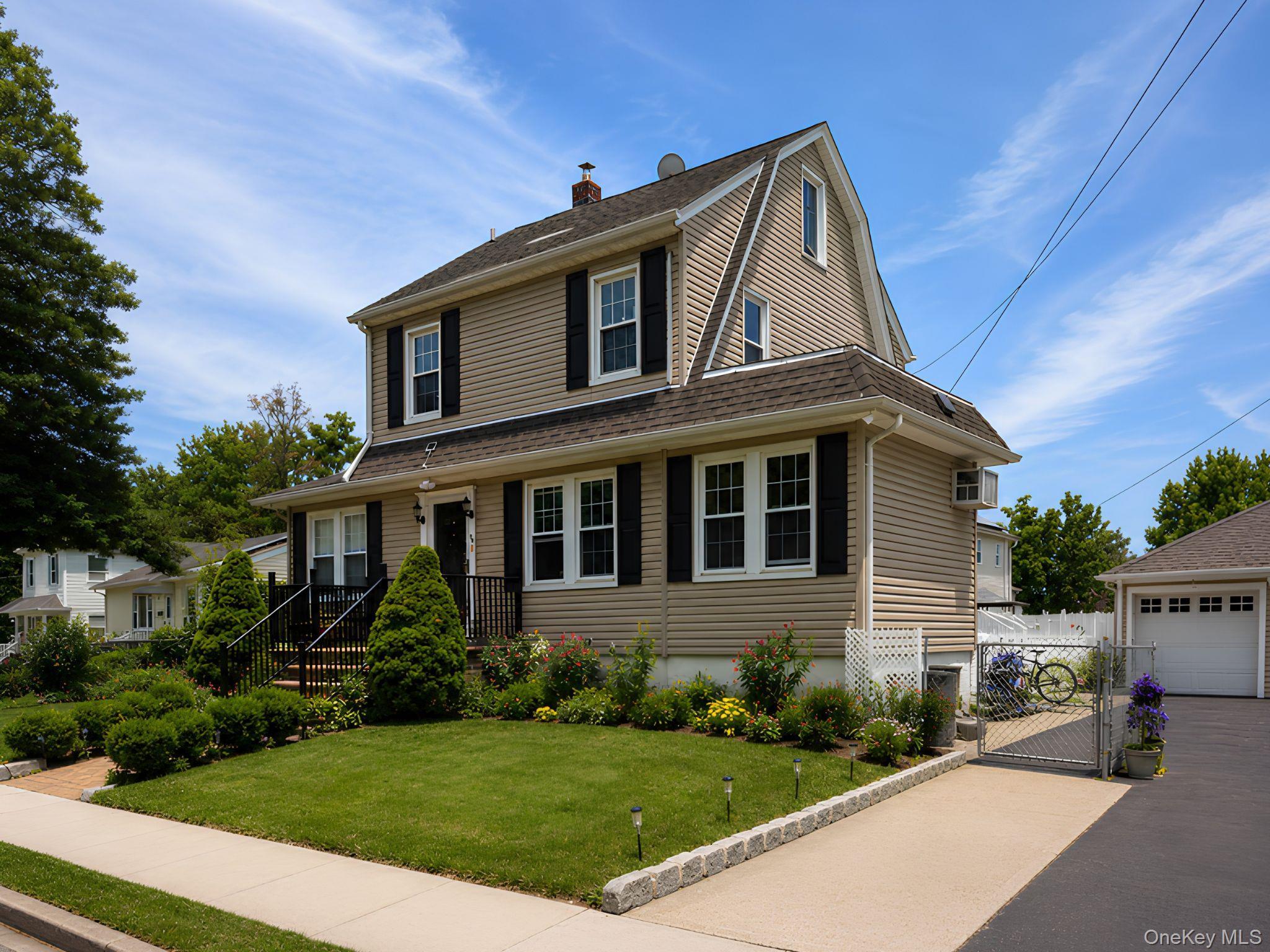 Single Family Avondale Street  Nassau County, NY 11581, MLS-1017485-2
