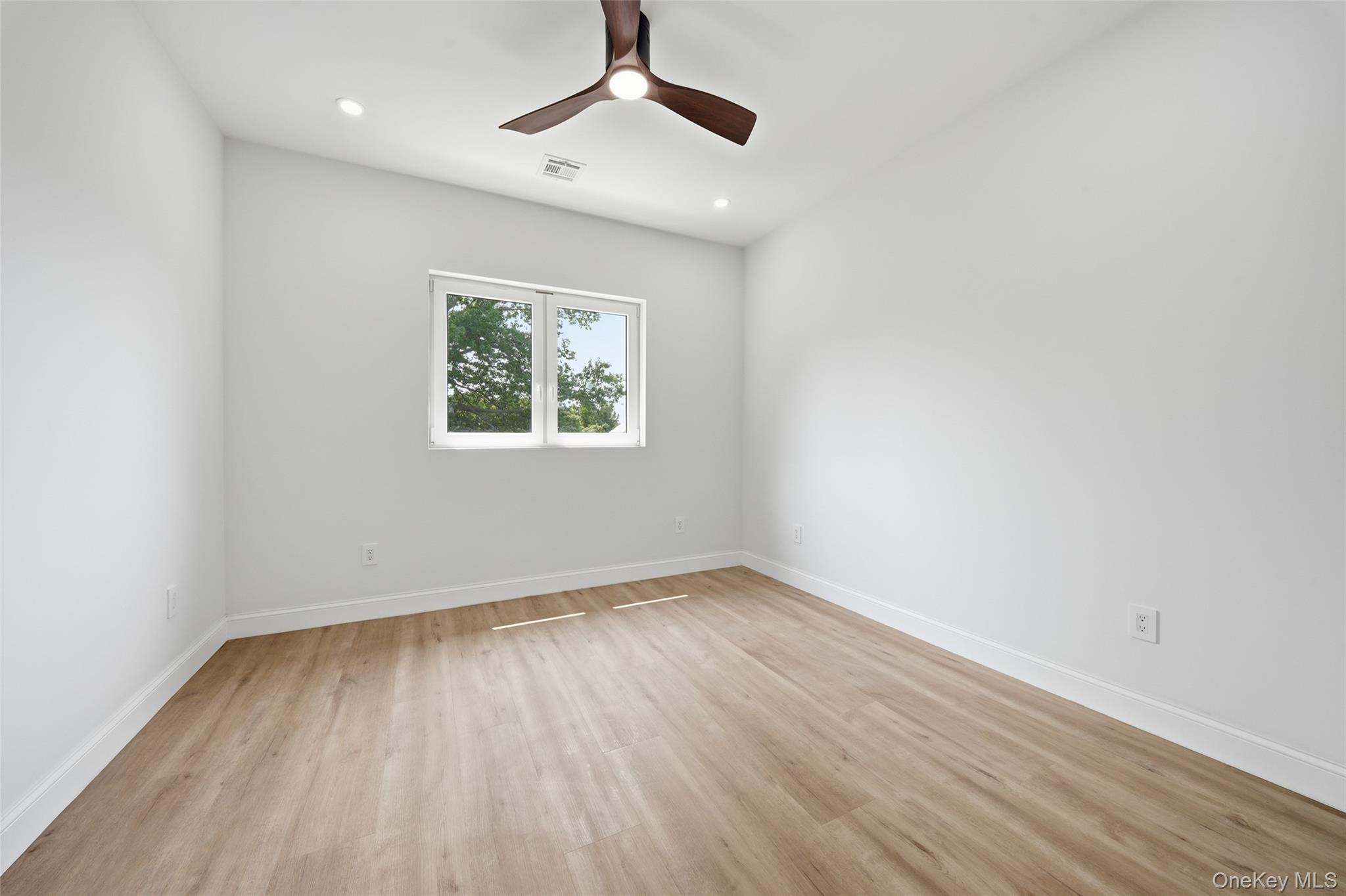 Single Family Surrey Lane Nassau County, NY 11580, MLS-1017521-17