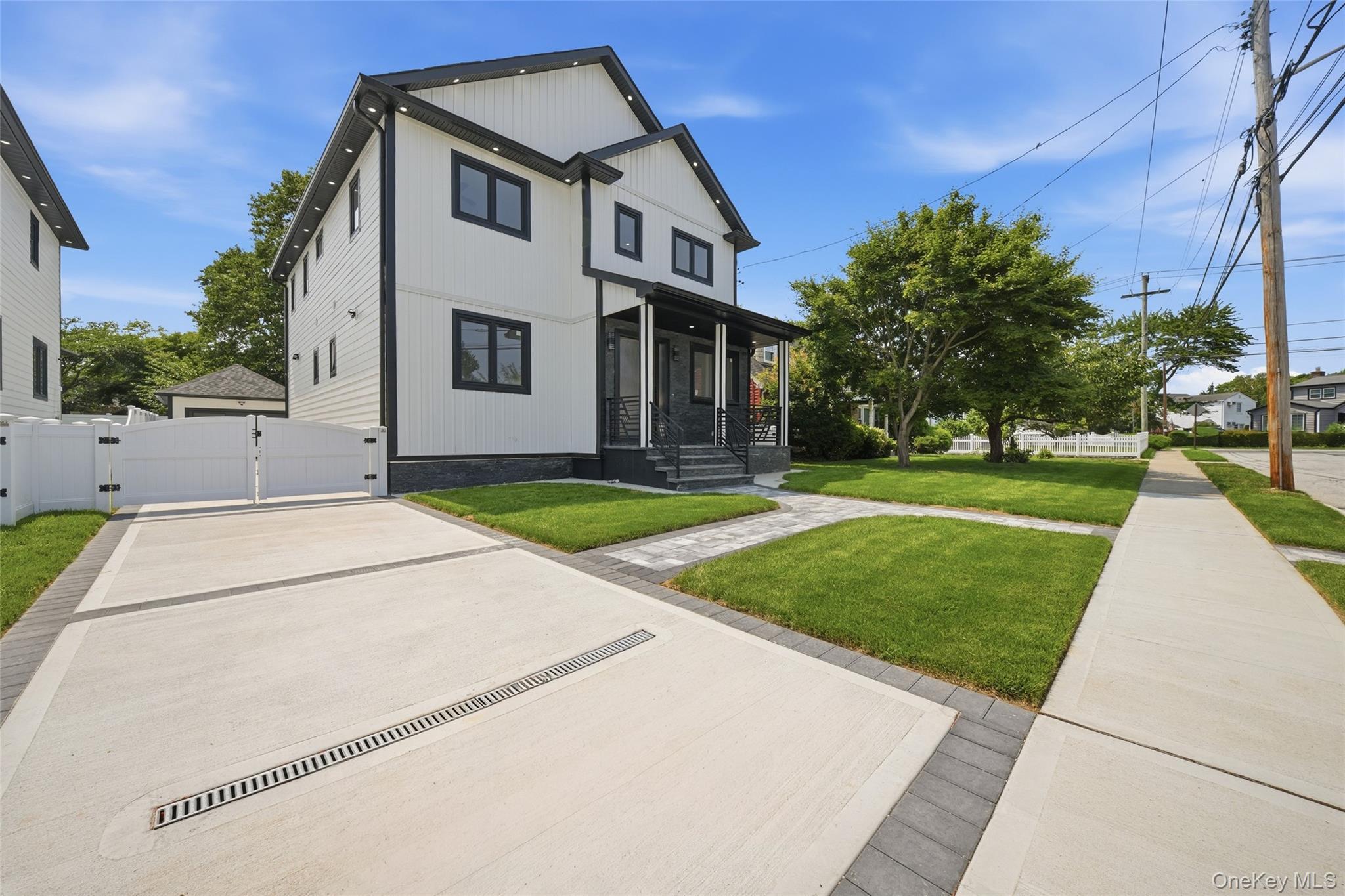 Single Family Surrey Lane Nassau County, NY 11580, MLS-1017521-2