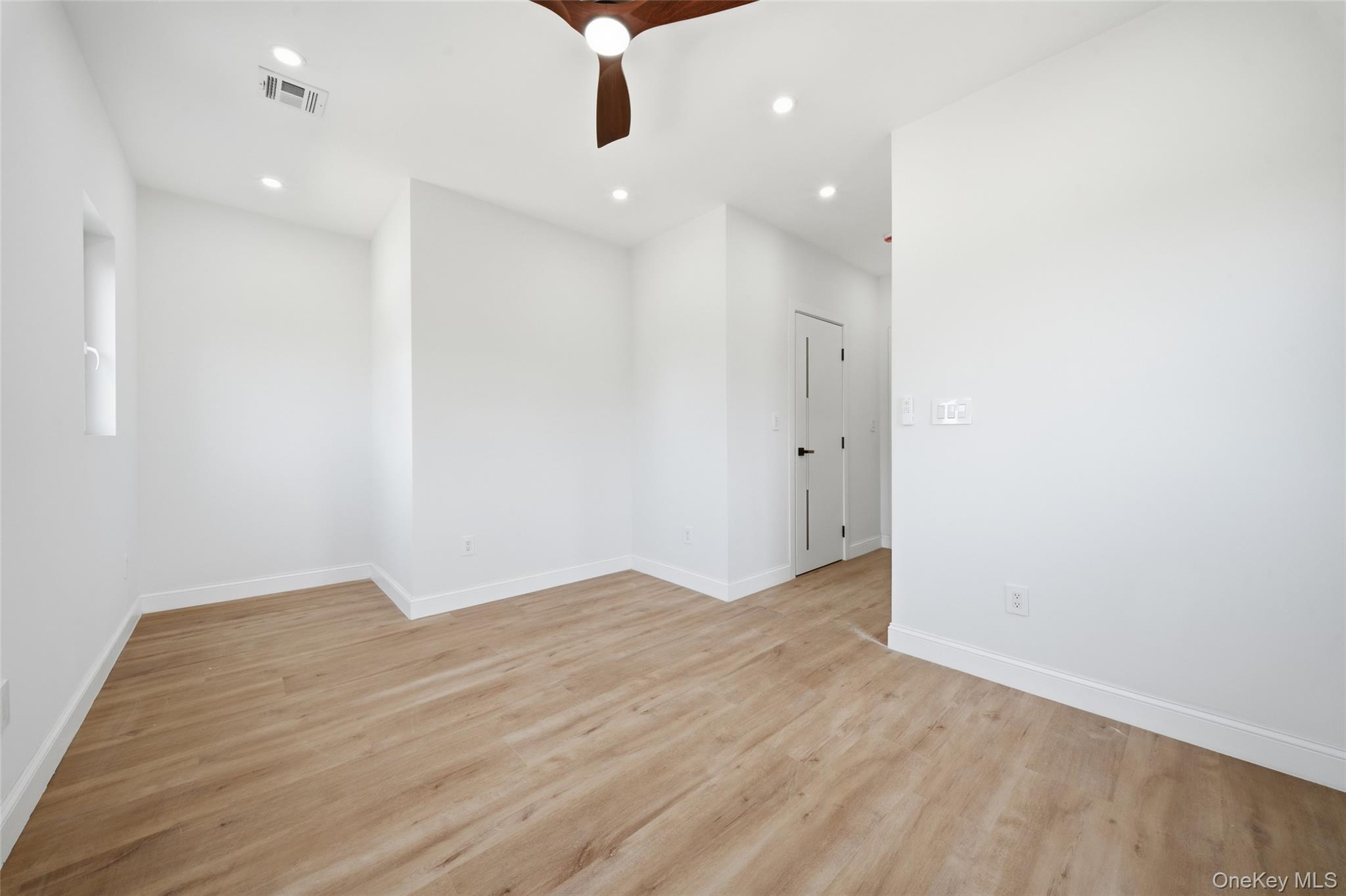 Single Family Surrey Lane Nassau County, NY 11580, MLS-1017521-20