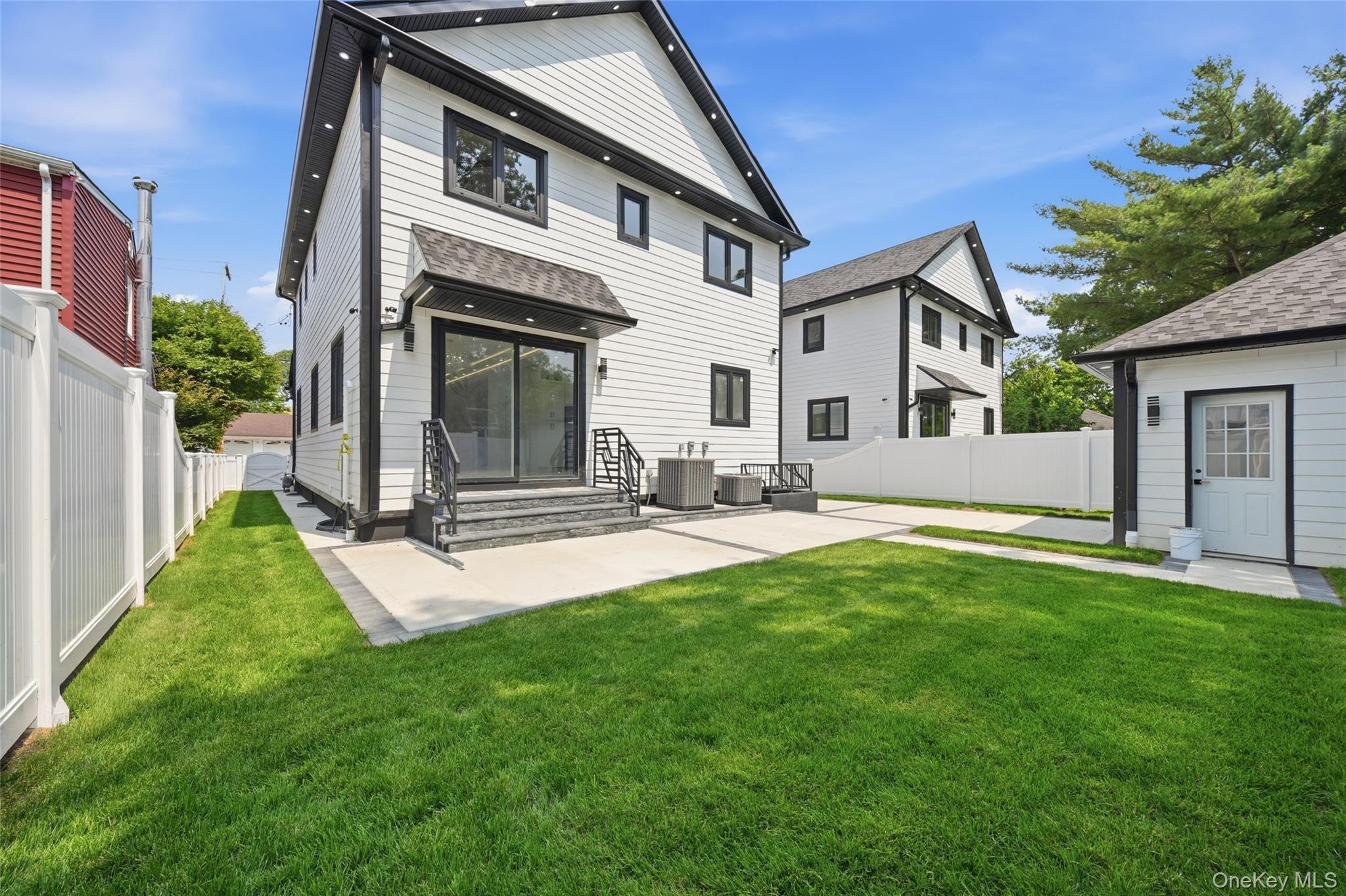 Single Family Surrey Lane Nassau County, NY 11580, MLS-1017521-24